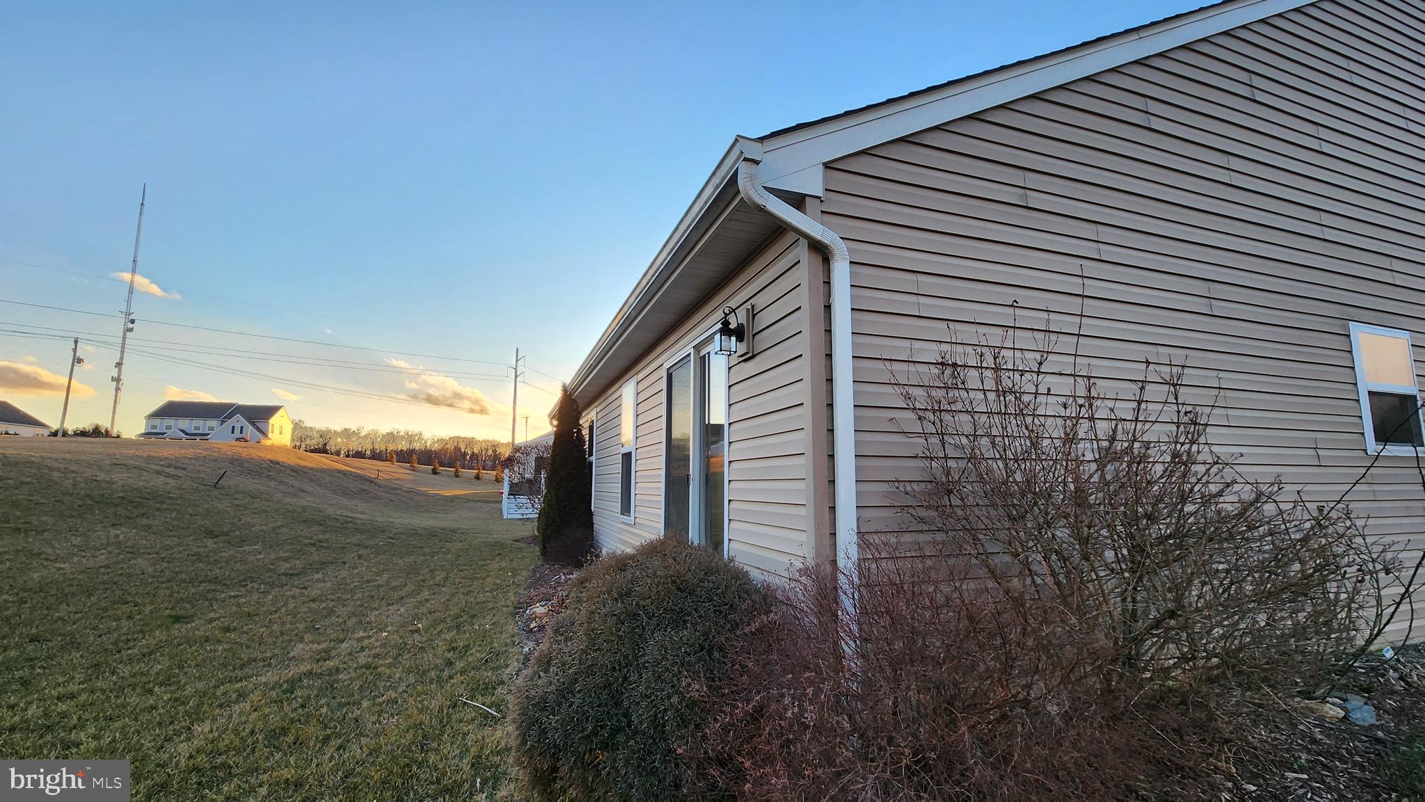 LAUREL VISTAS - Residential