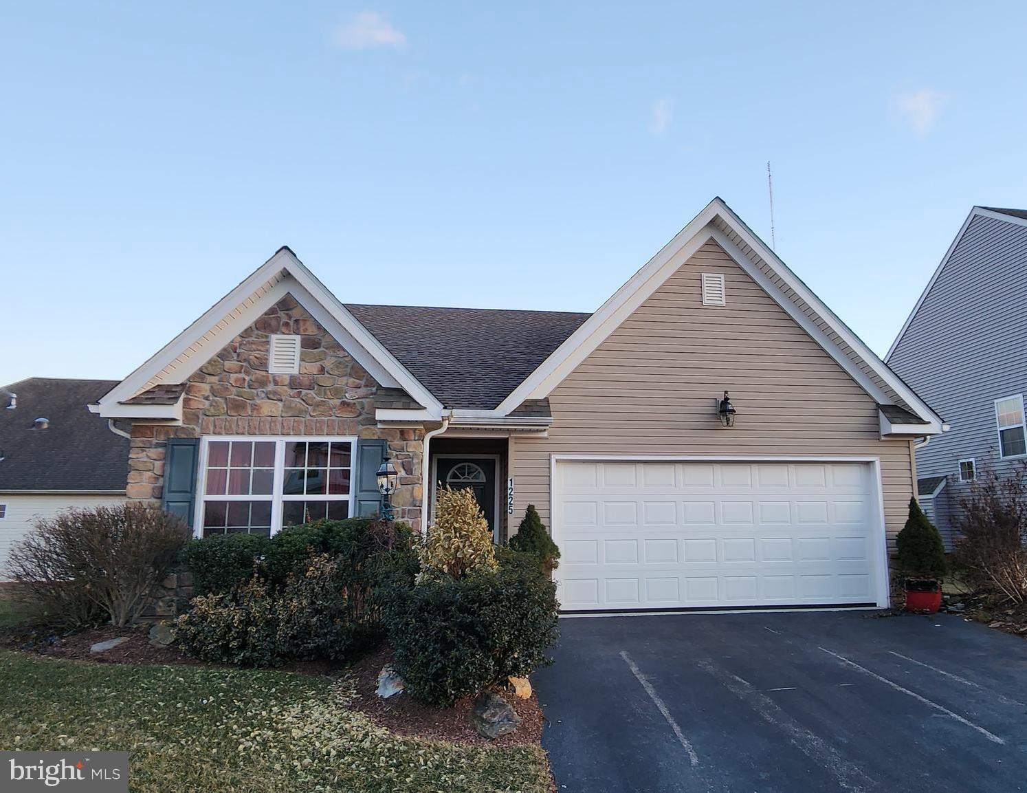 LAUREL VISTAS - Residential
