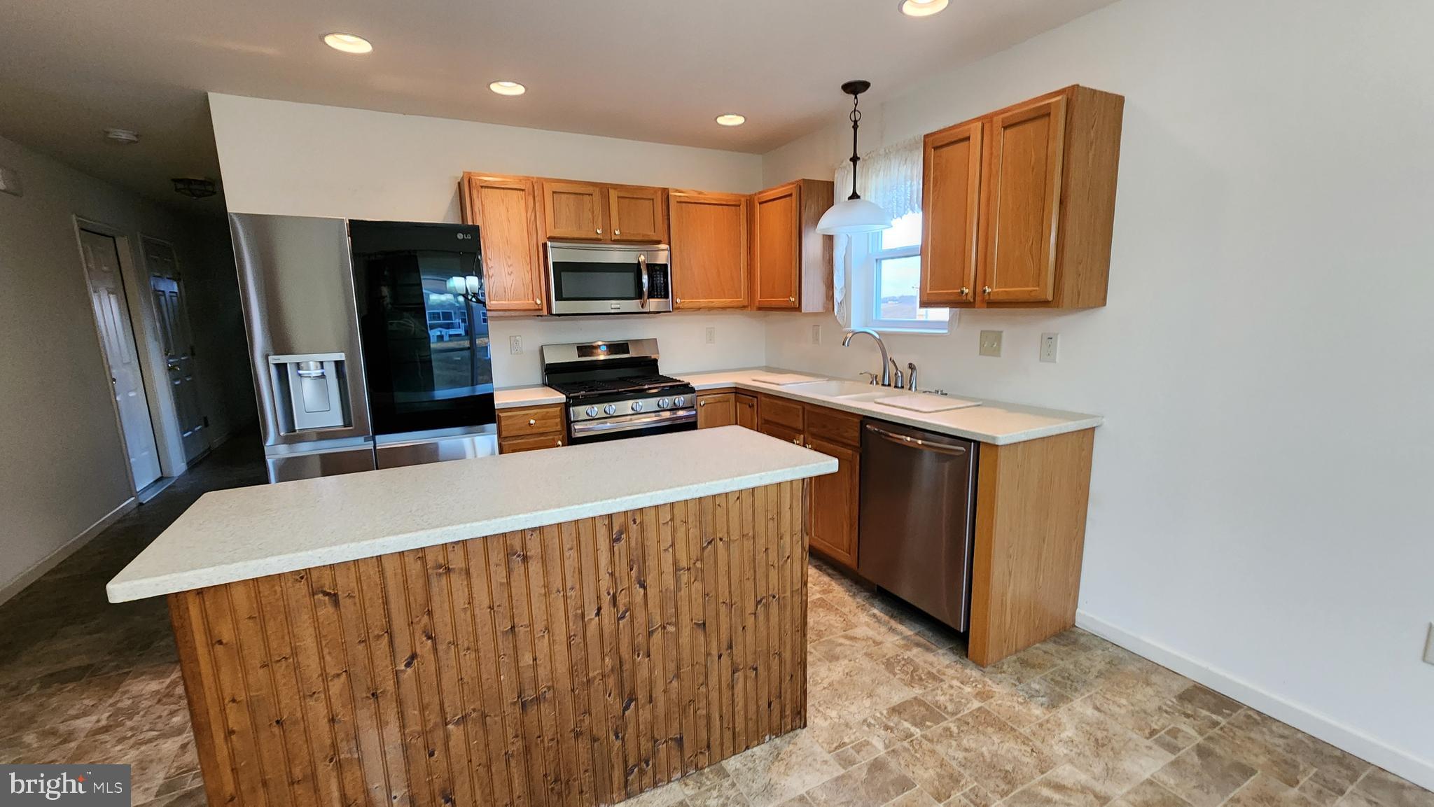 LAUREL VISTAS - Residential