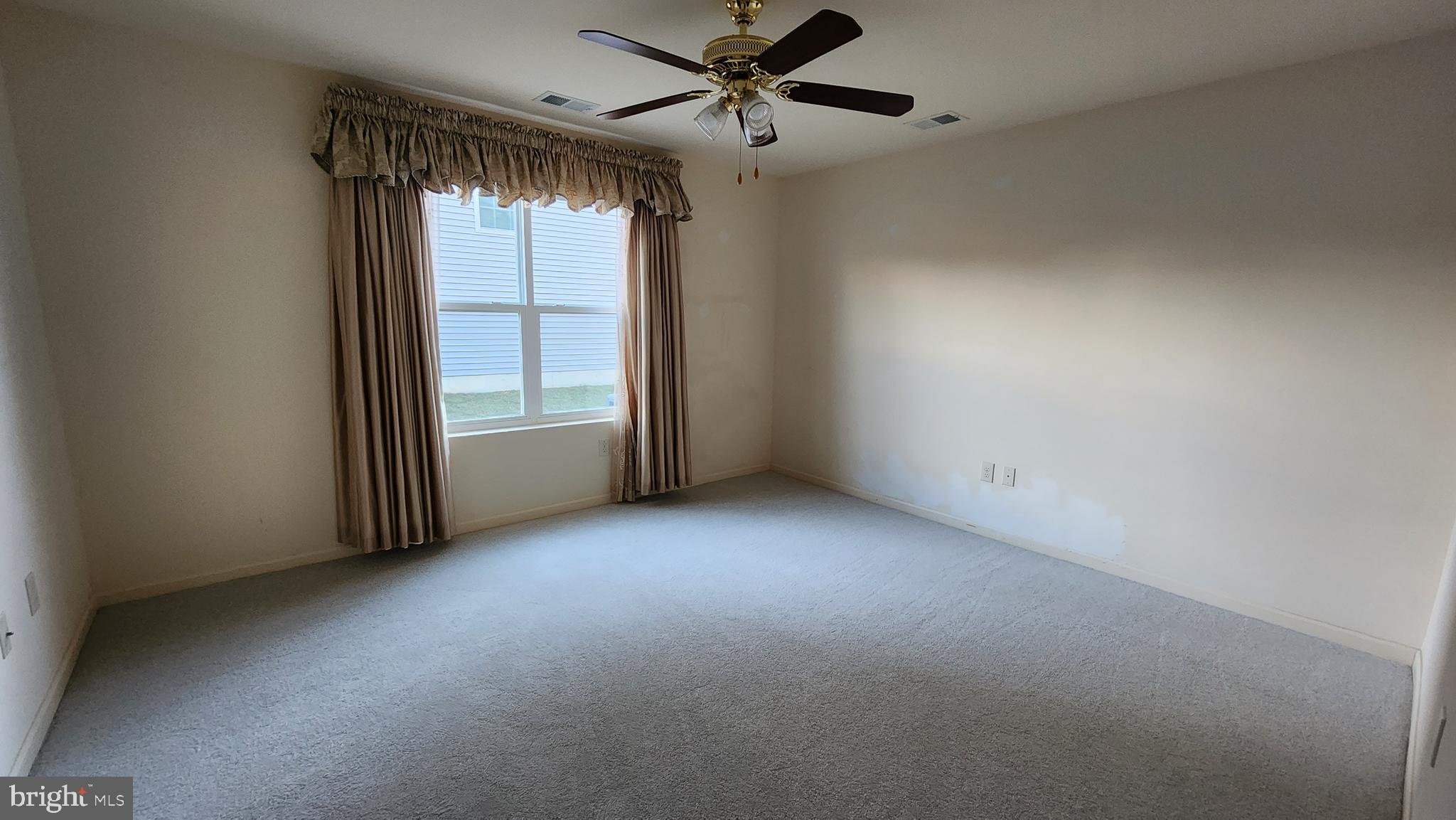 LAUREL VISTAS - Residential