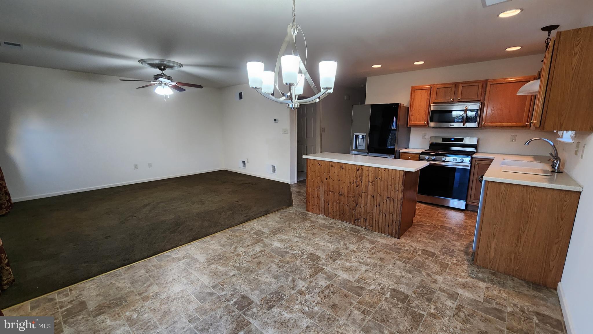 LAUREL VISTAS - Residential