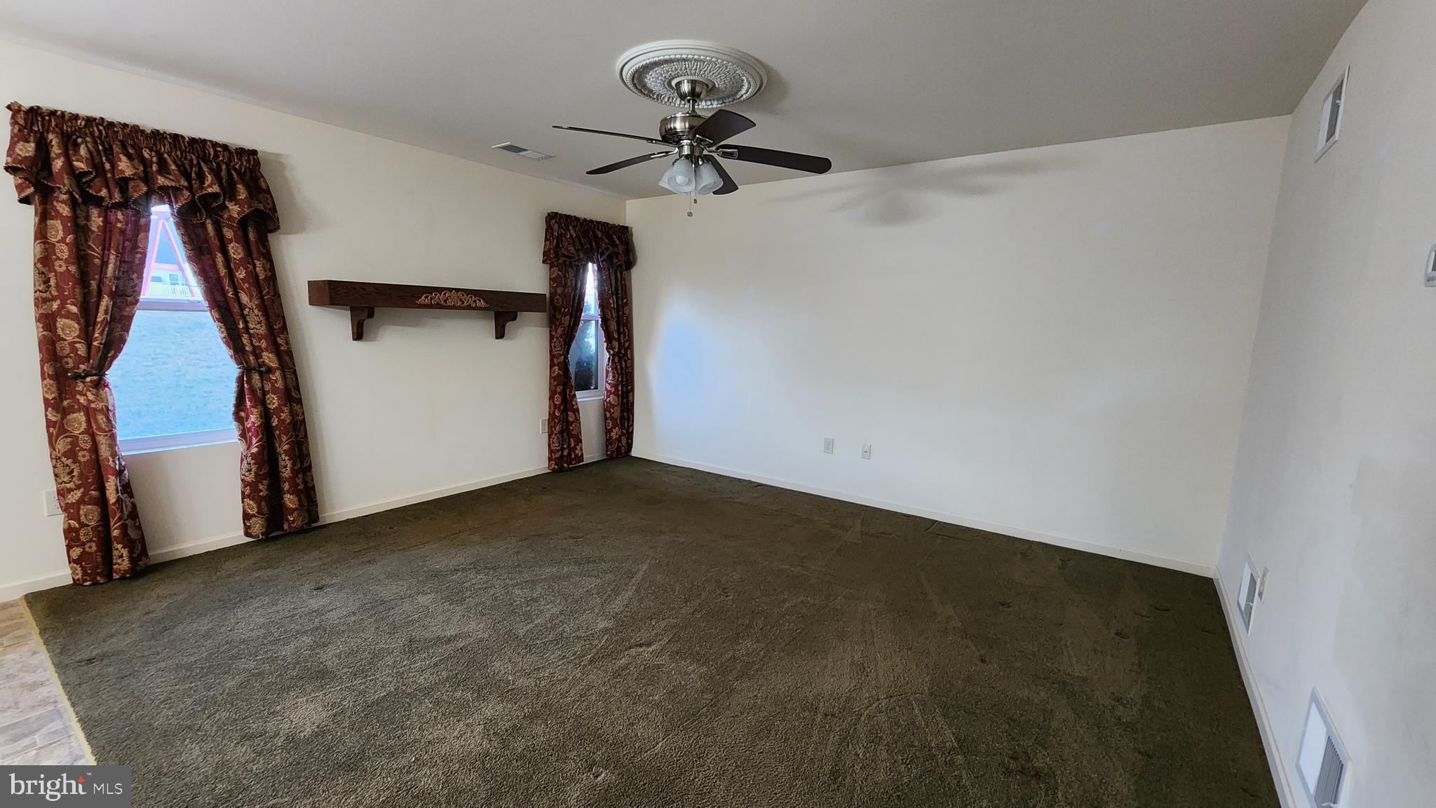 LAUREL VISTAS - Residential