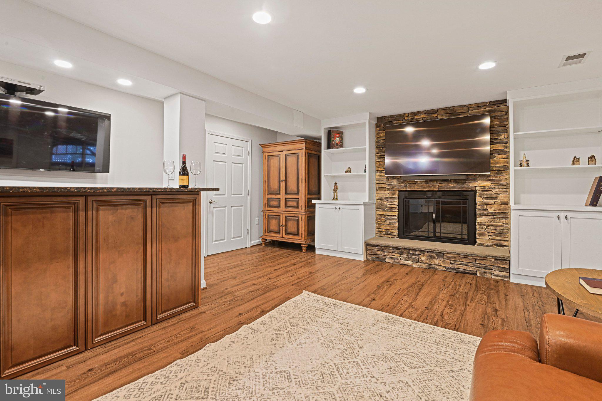DUNN LORING WOODS - Residential