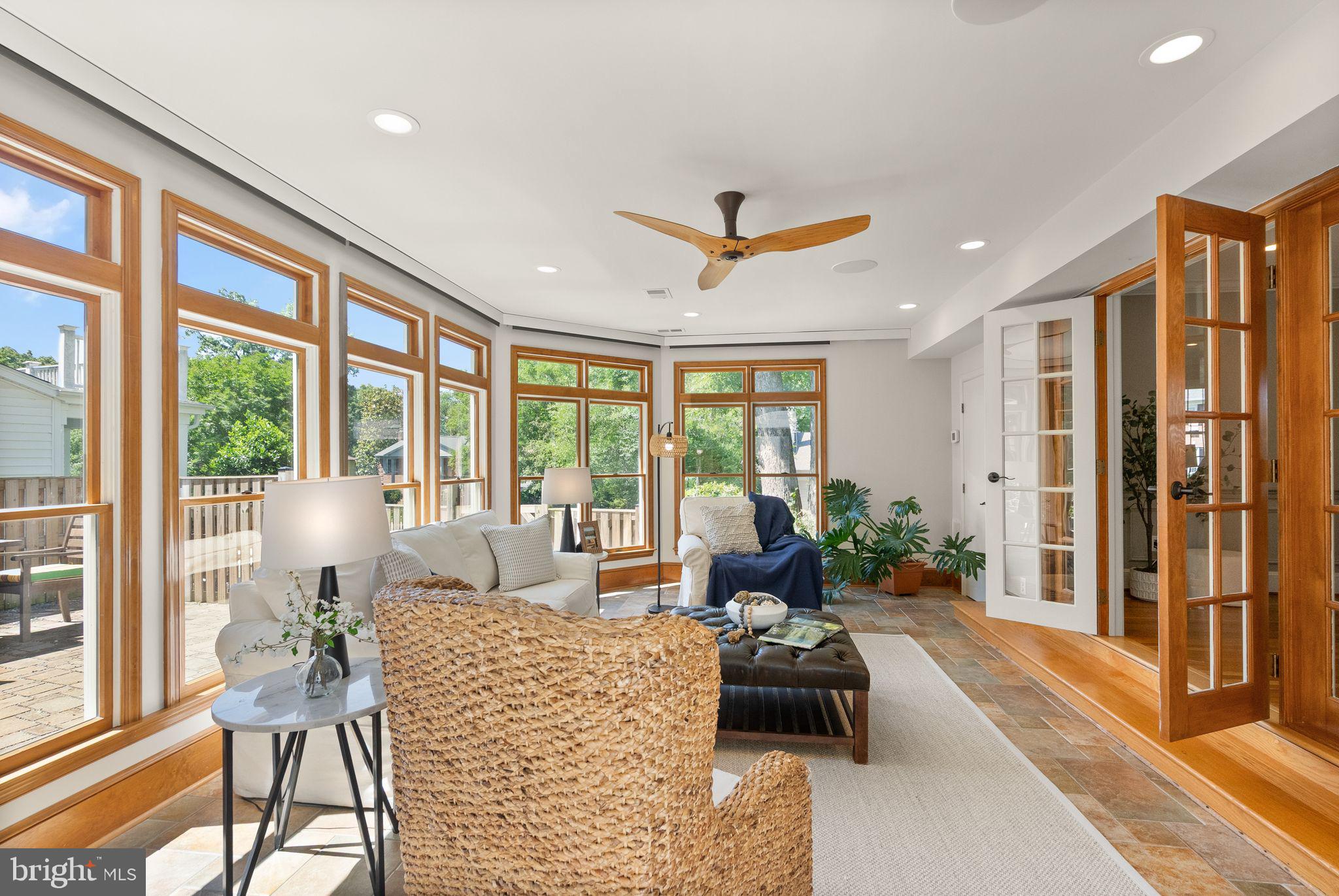 HOLLIN GLEN - Residential