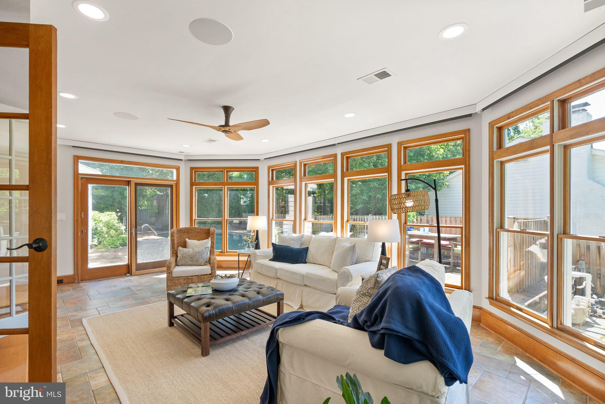HOLLIN GLEN - Residential