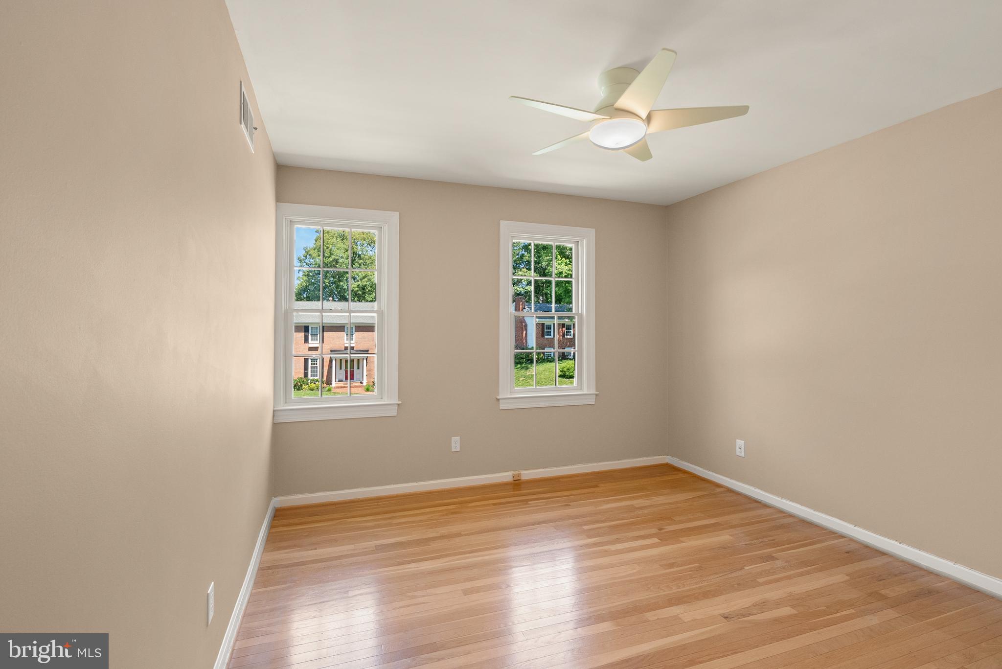 HOLLIN GLEN - Residential