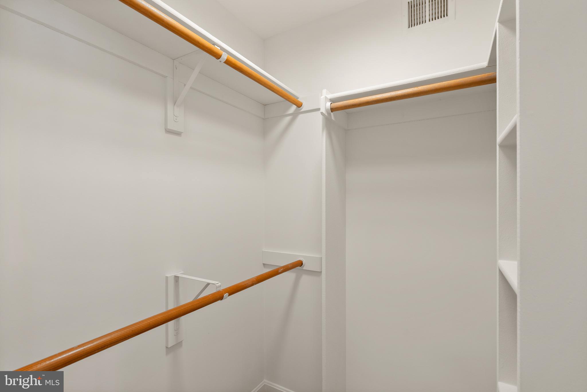HOLLIN GLEN - Residential