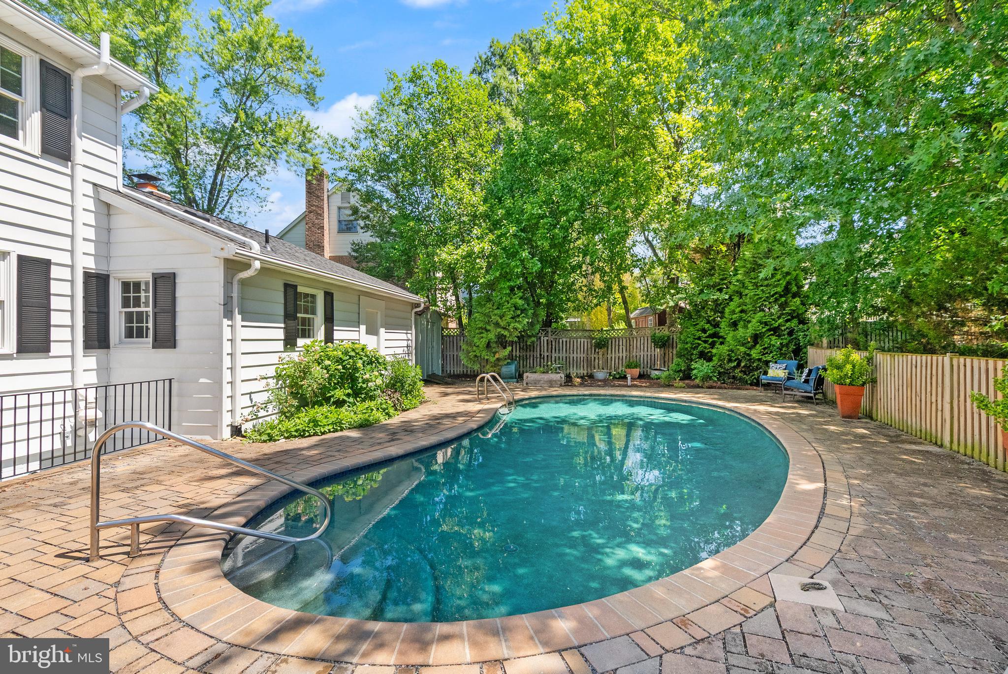 HOLLIN GLEN - Residential