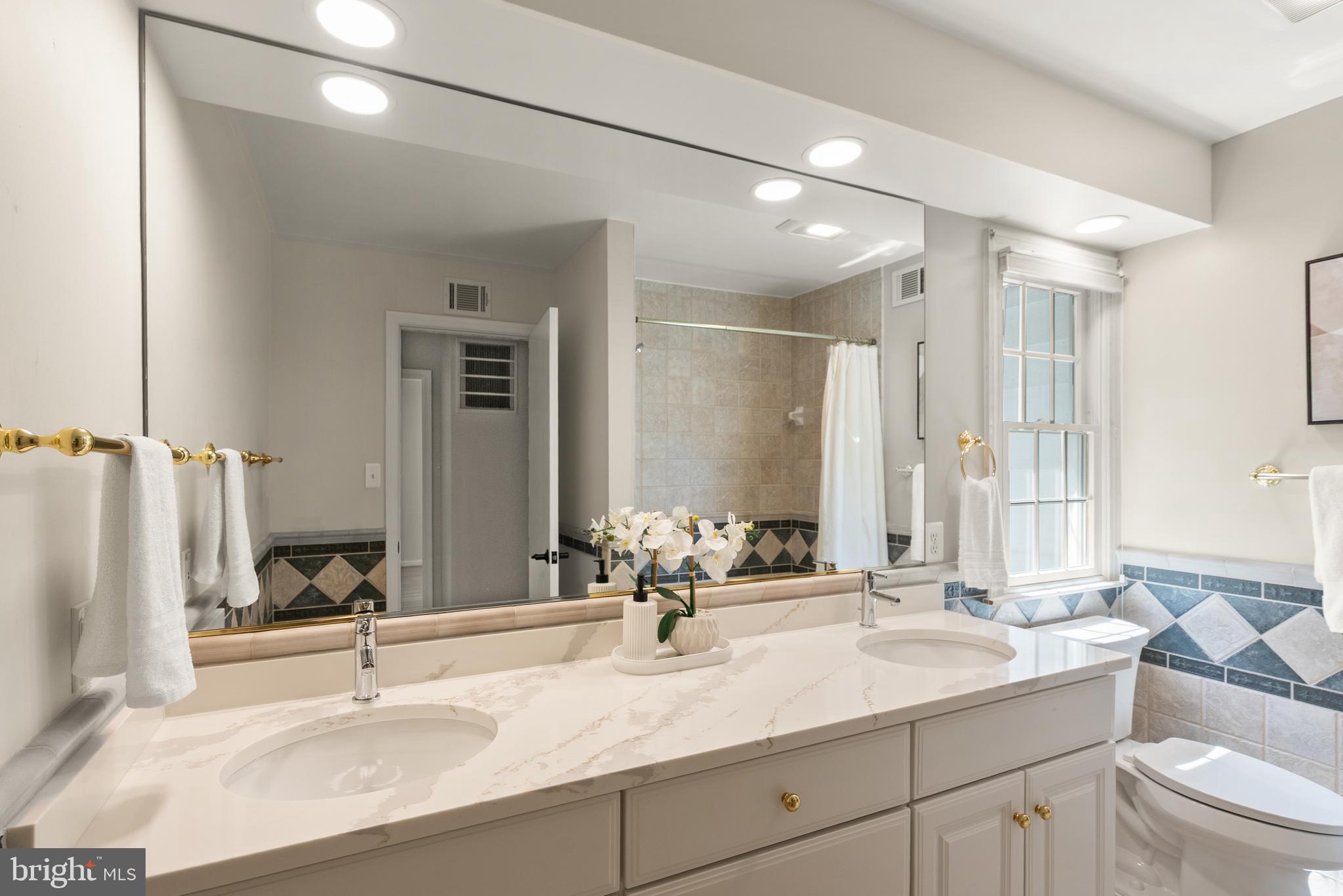 HOLLIN GLEN - Residential