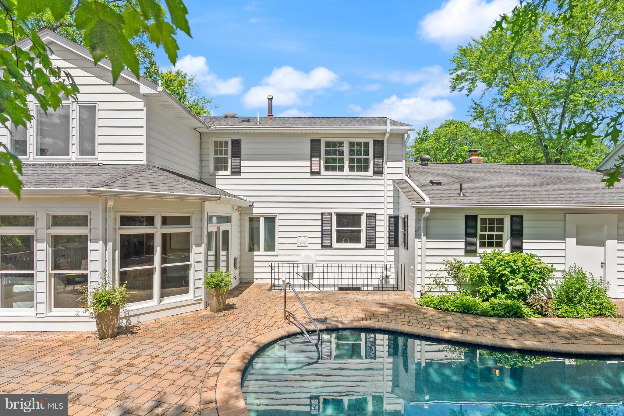 HOLLIN GLEN - Residential