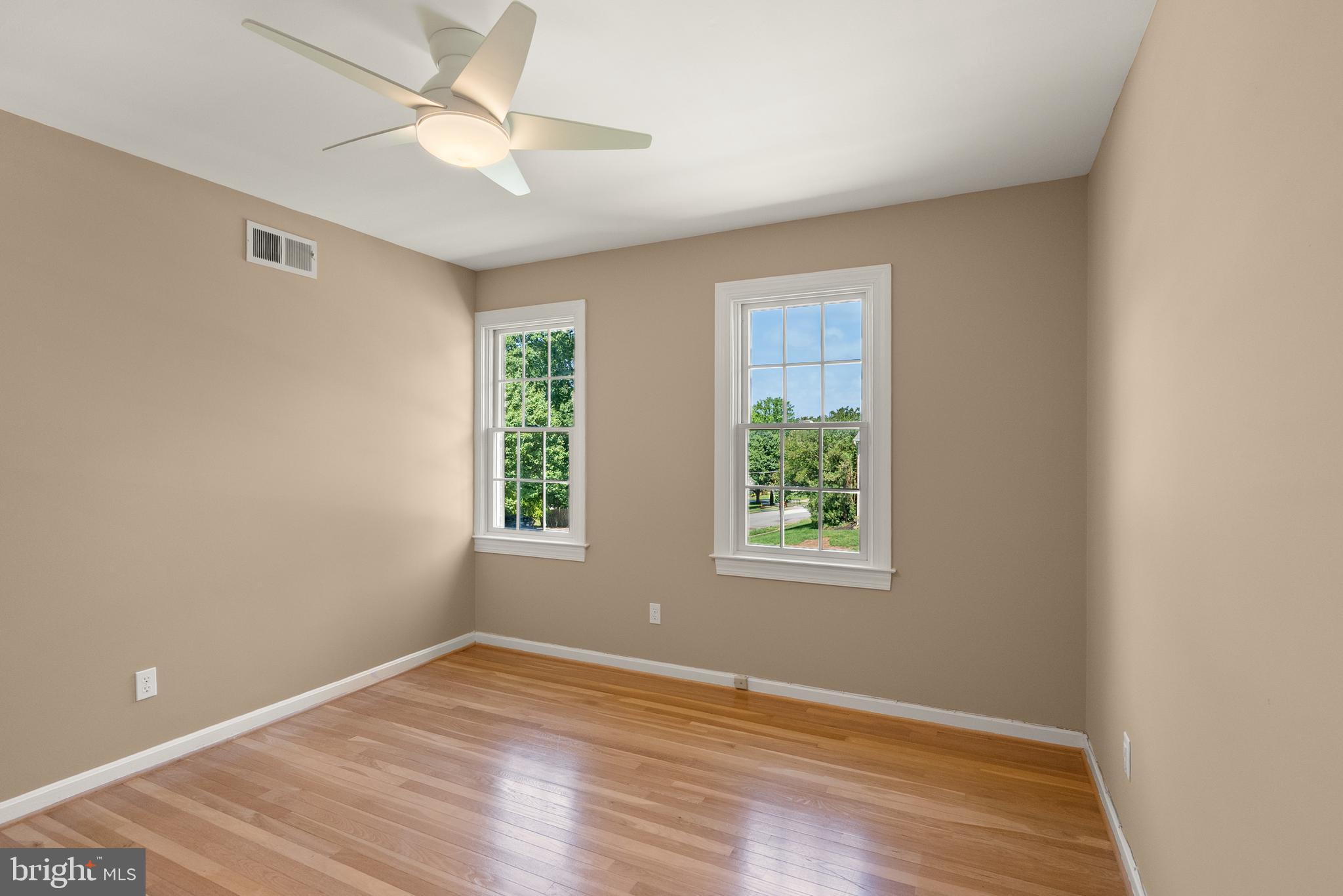 HOLLIN GLEN - Residential