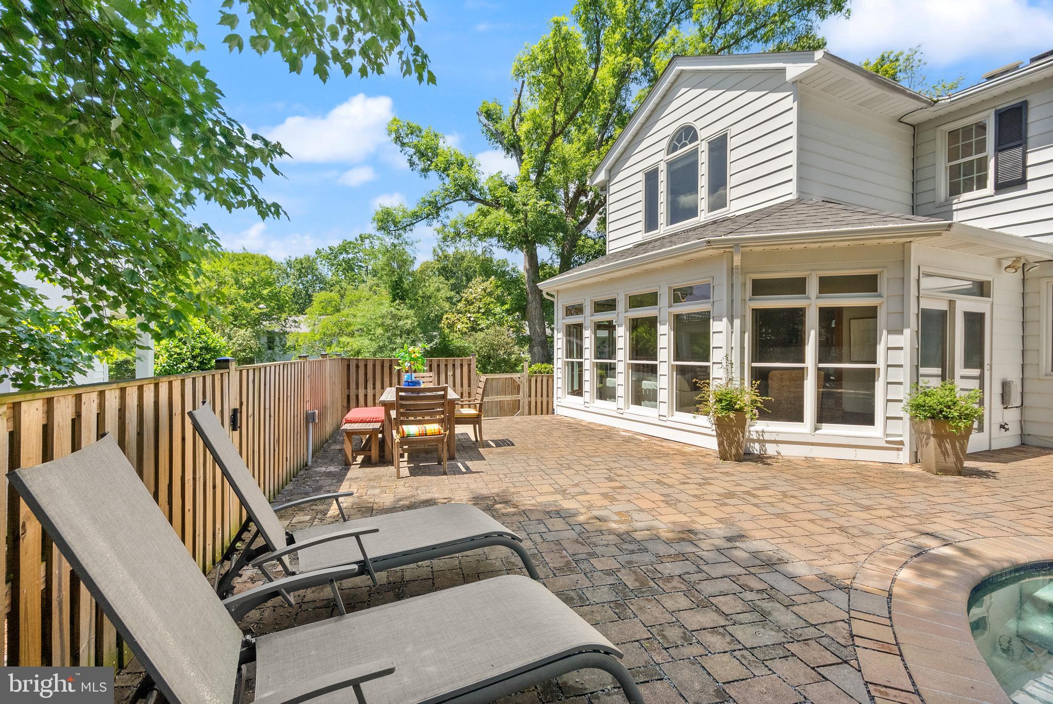 HOLLIN GLEN - Residential