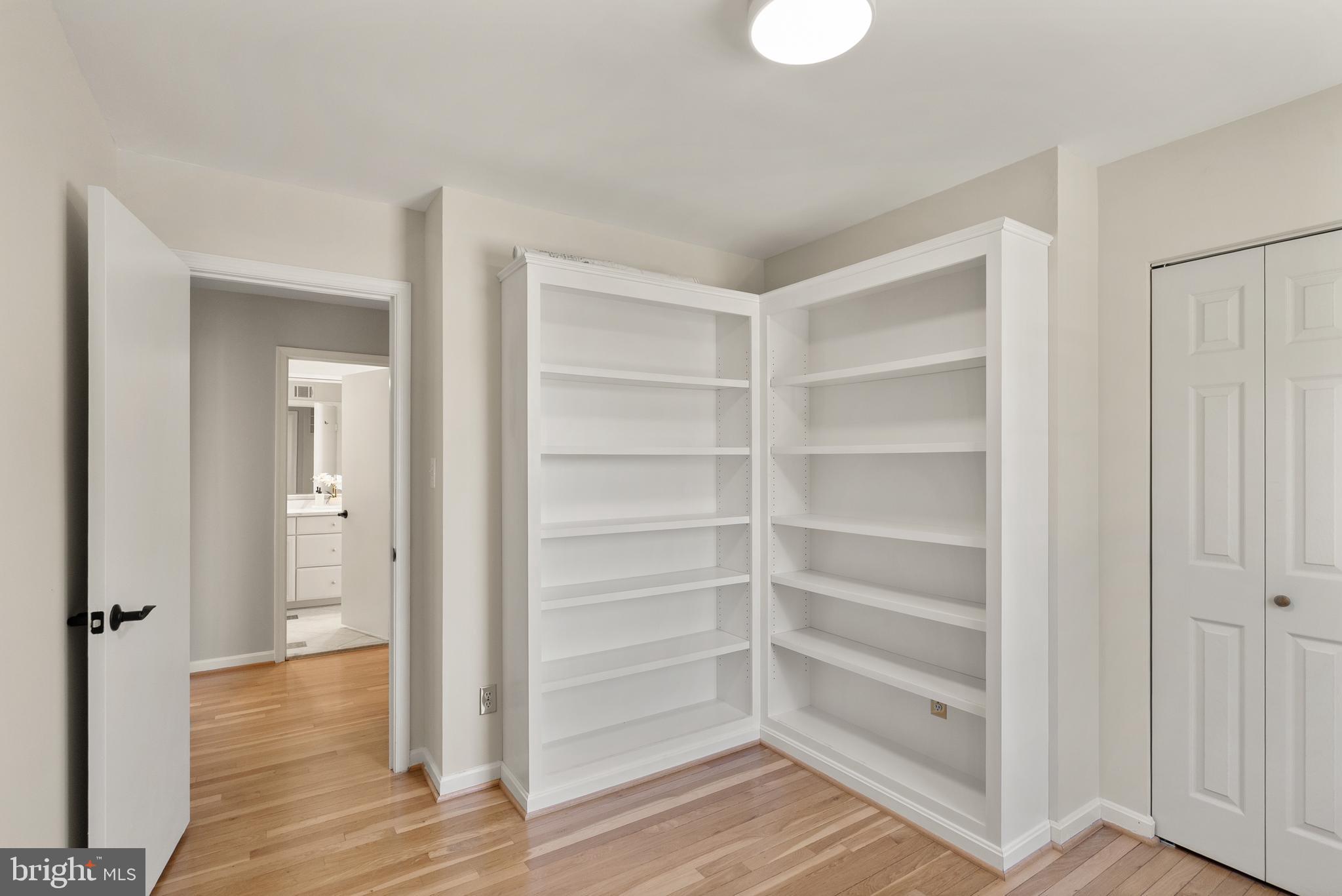 HOLLIN GLEN - Residential