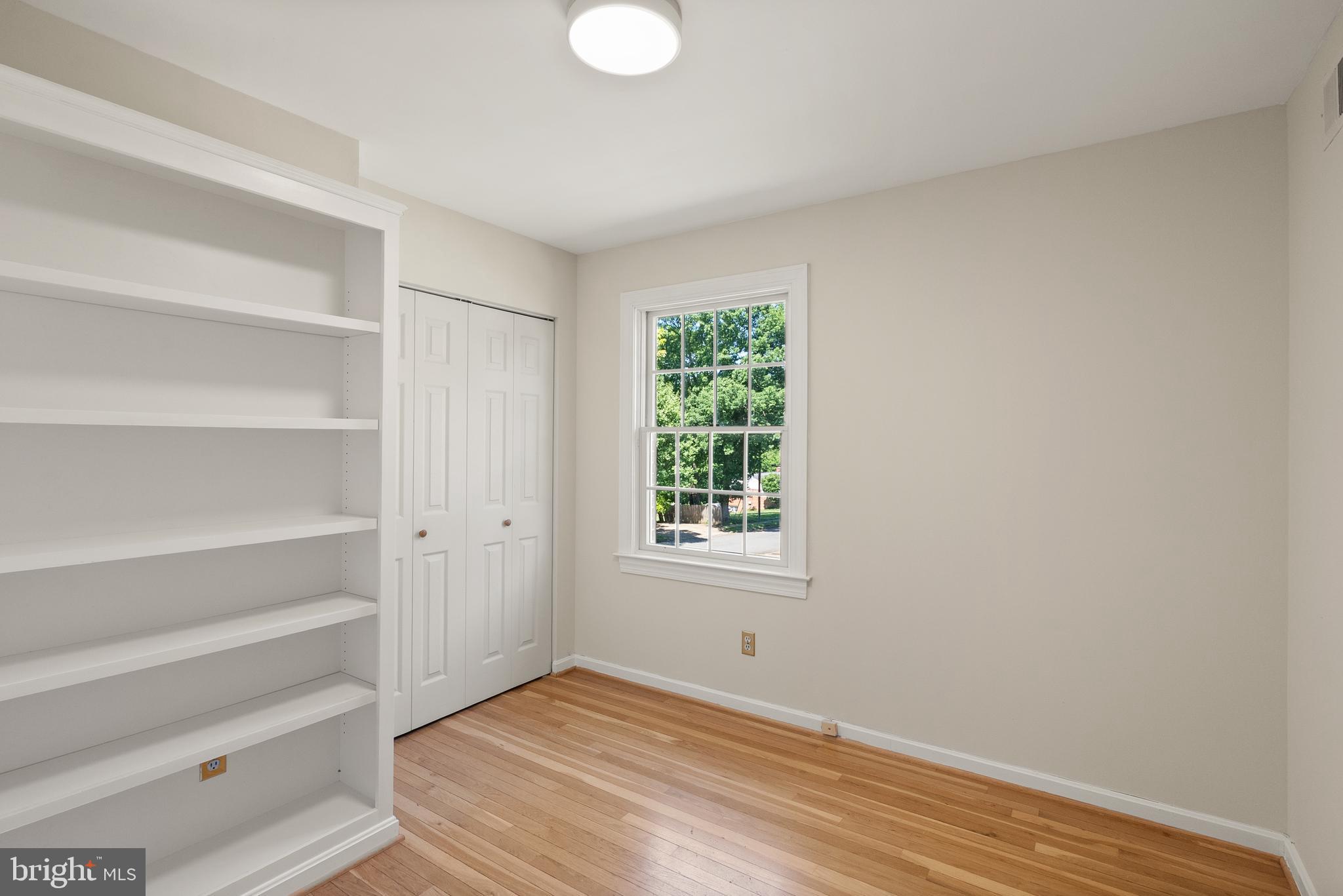 HOLLIN GLEN - Residential