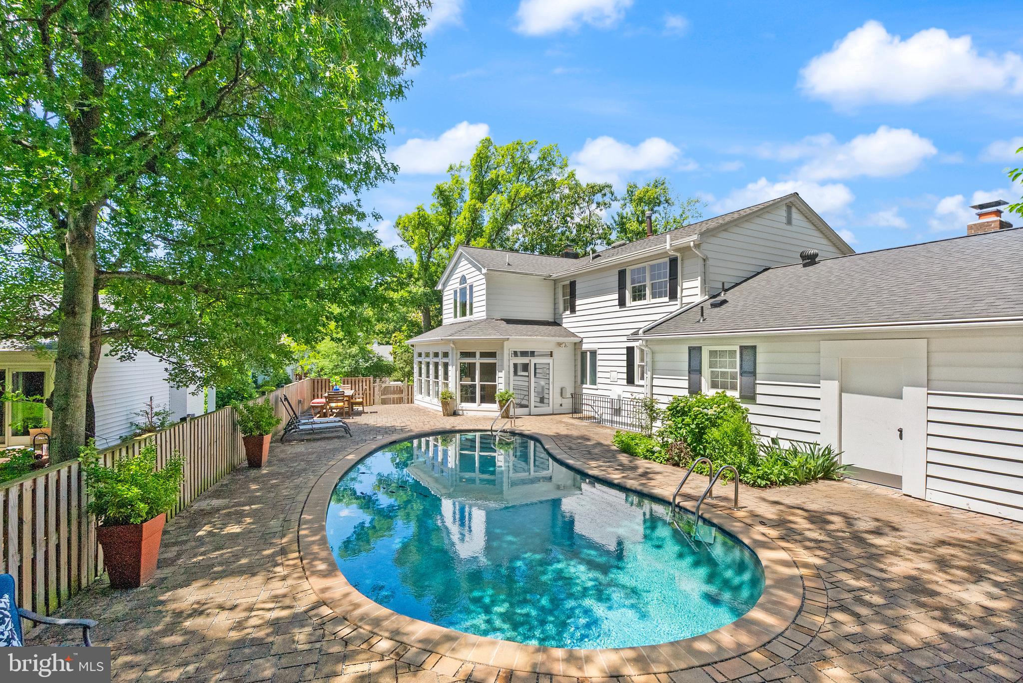 HOLLIN GLEN - Residential