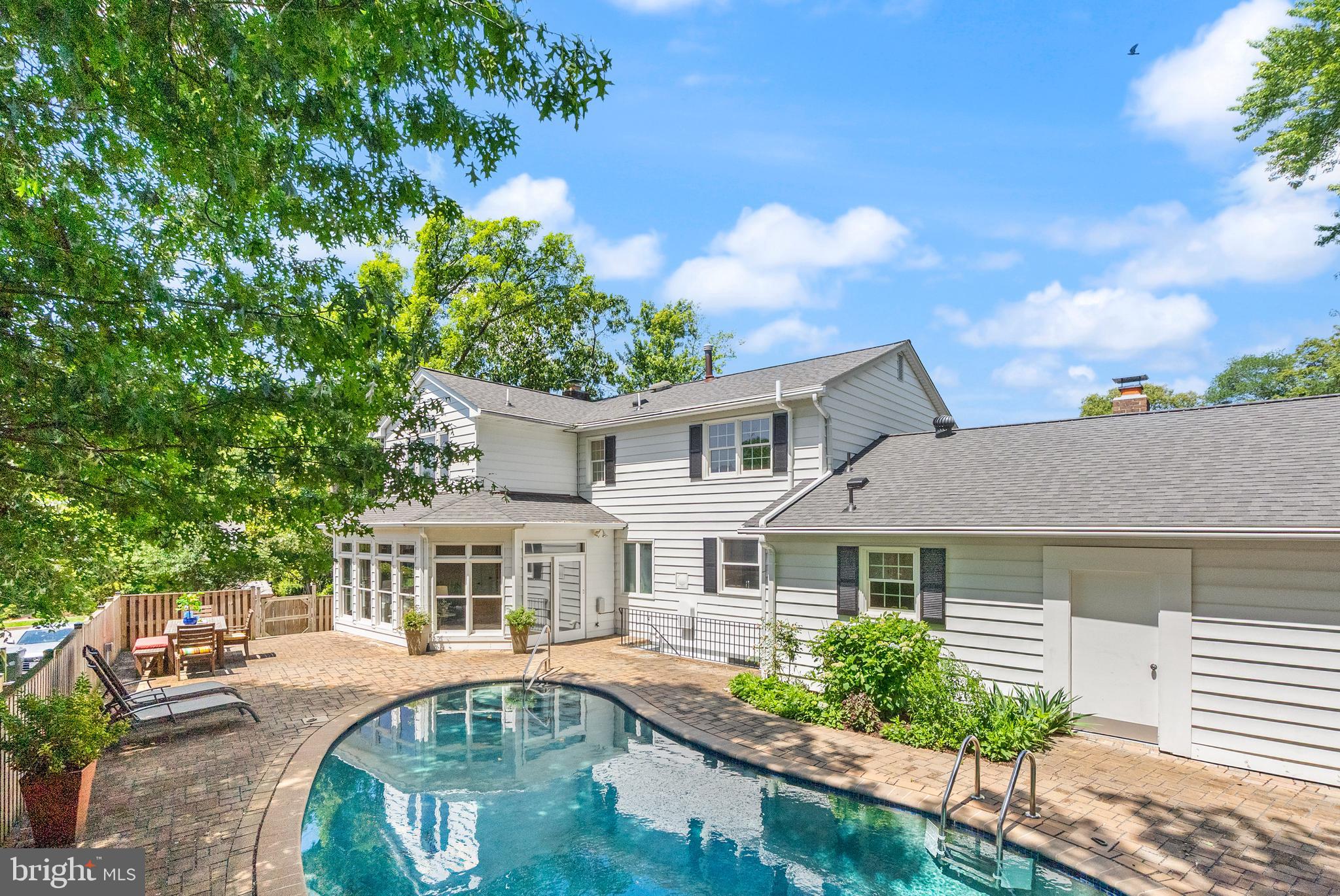 HOLLIN GLEN - Residential