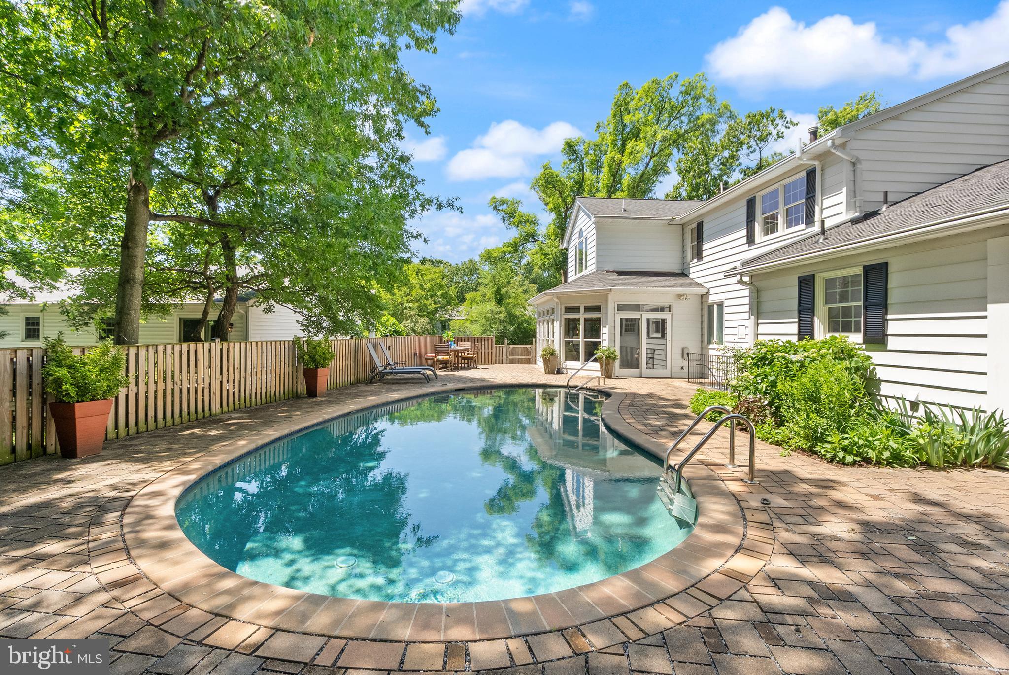 HOLLIN GLEN - Residential