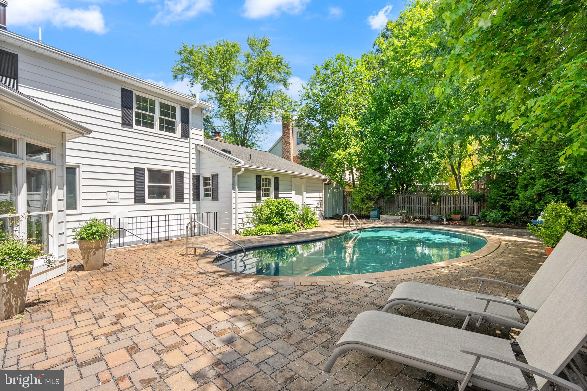 HOLLIN GLEN - Residential