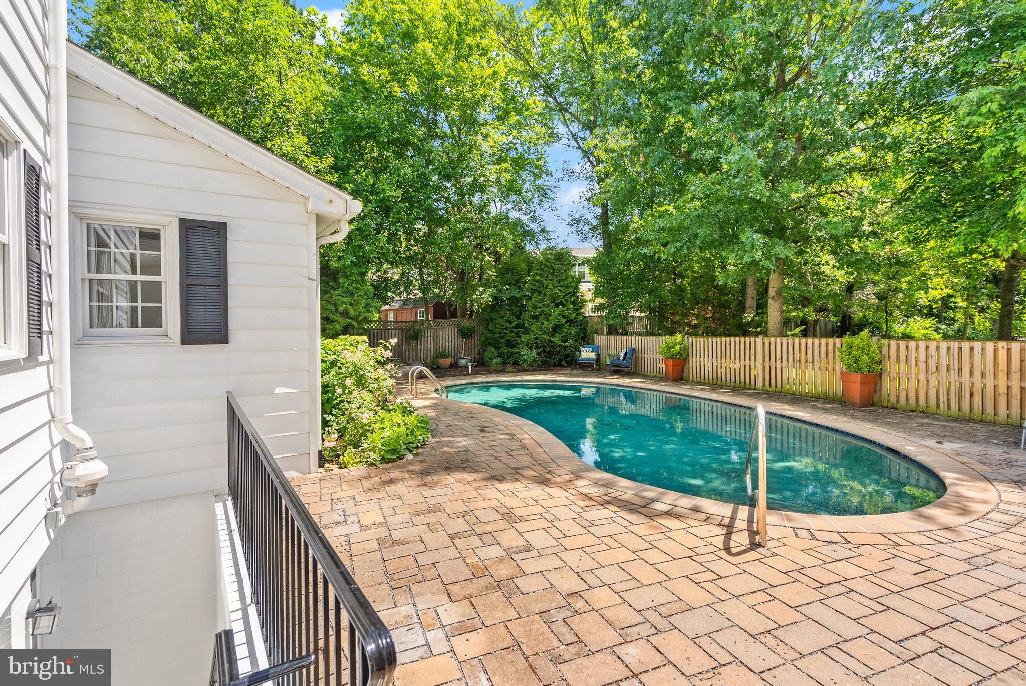 HOLLIN GLEN - Residential