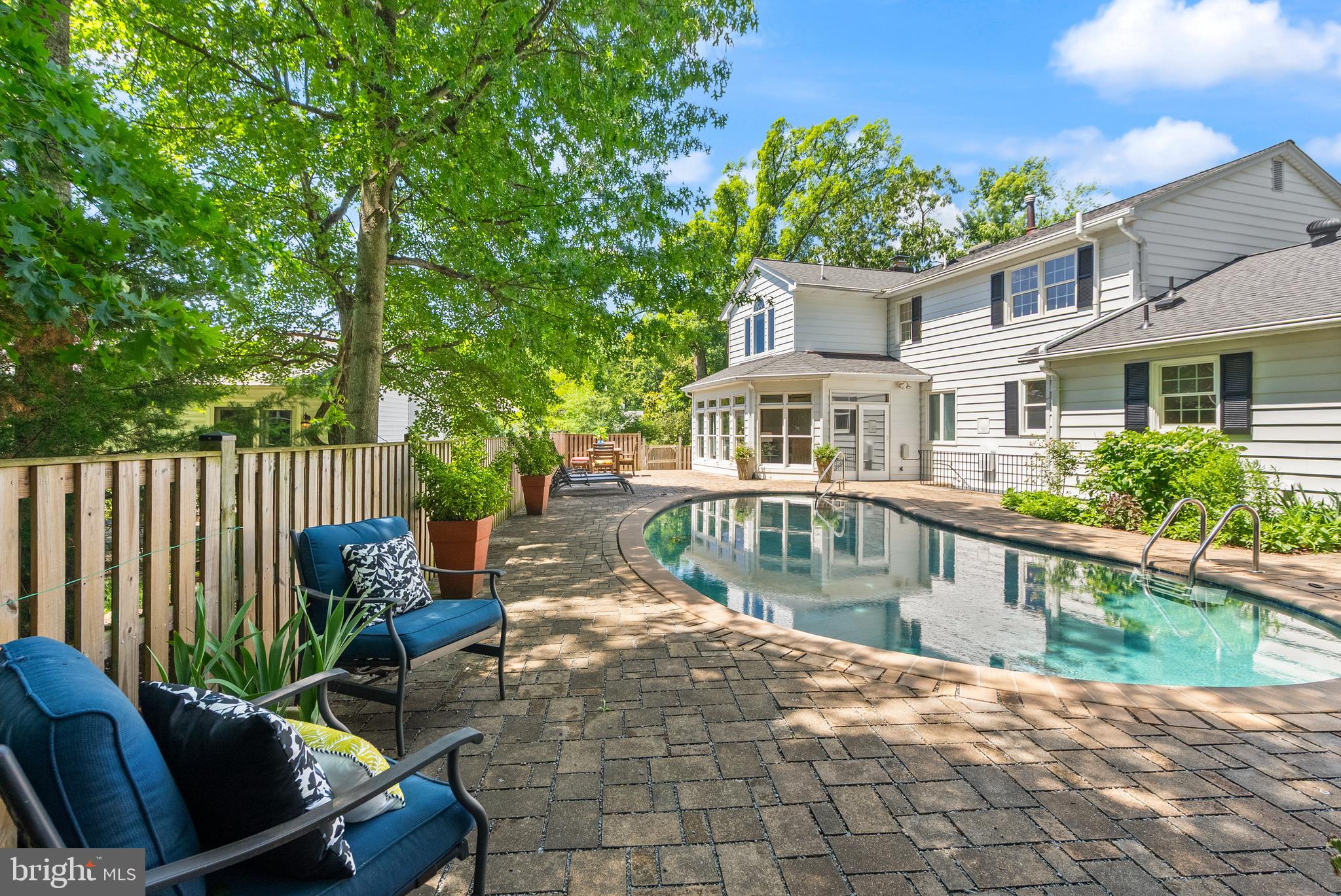 HOLLIN GLEN - Residential