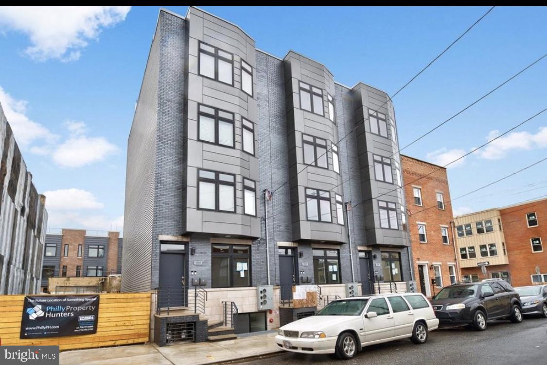 This 1550 square foot condo unit is lofty, bright and features a dynamite roof deck. The other amenities include a stainless steel kitchen suite: built-in microwave, dishwasher, gas stove, garbage disposal, washer/dryer, central air and heat. There are hardwood floors, recessed lighting throughout and a breakfast bar in the kitchen. 1341 South 20th Street is steps from Philly Tacos, Two Eagles Cafe, American Sardine Bar, Chew Park/Playground and Washington Avenue's Septa Bus Routes. Renters pay for gas, electricity and water. Pets are negotiable. No fish tanks, please.