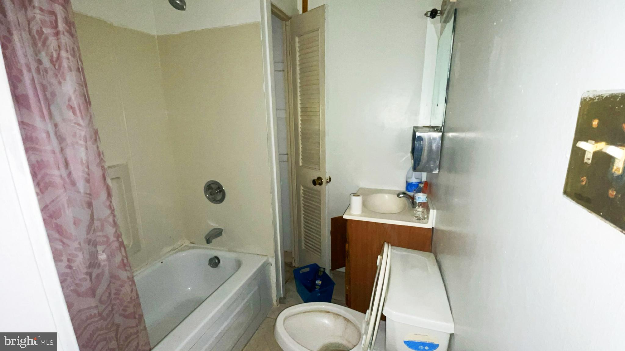 ELMWOOD PARK - Residential Income
