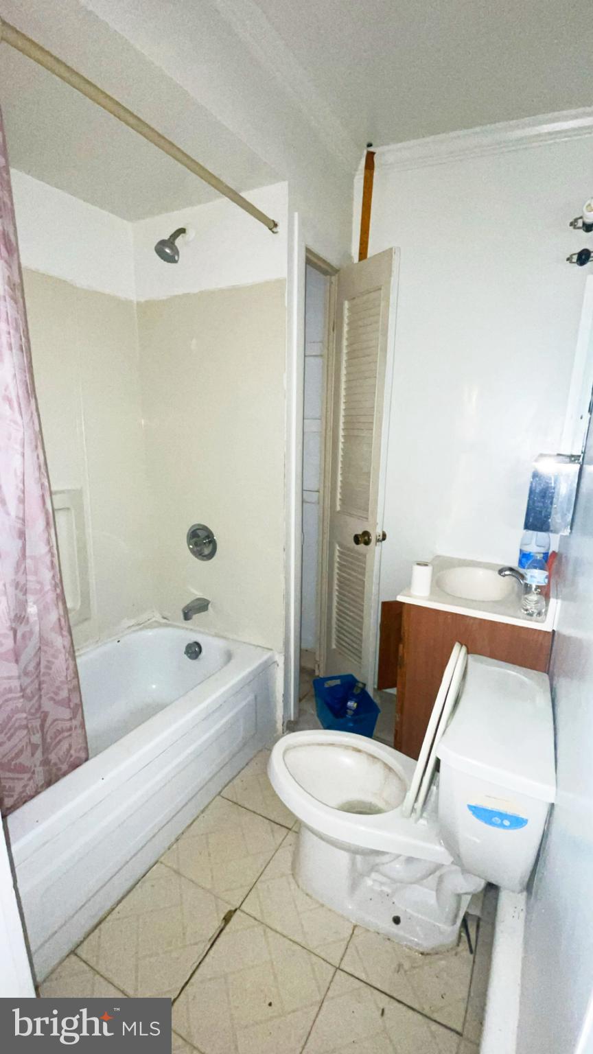 ELMWOOD PARK - Residential Income