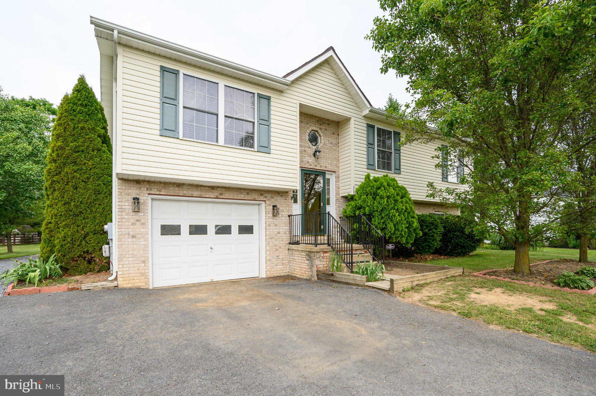 CAMERON ACRES - Residential