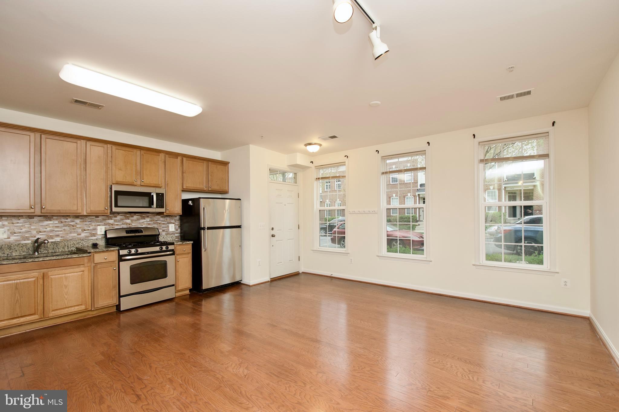 LINDEN ROW CONDOMINIUM - Residential Lease