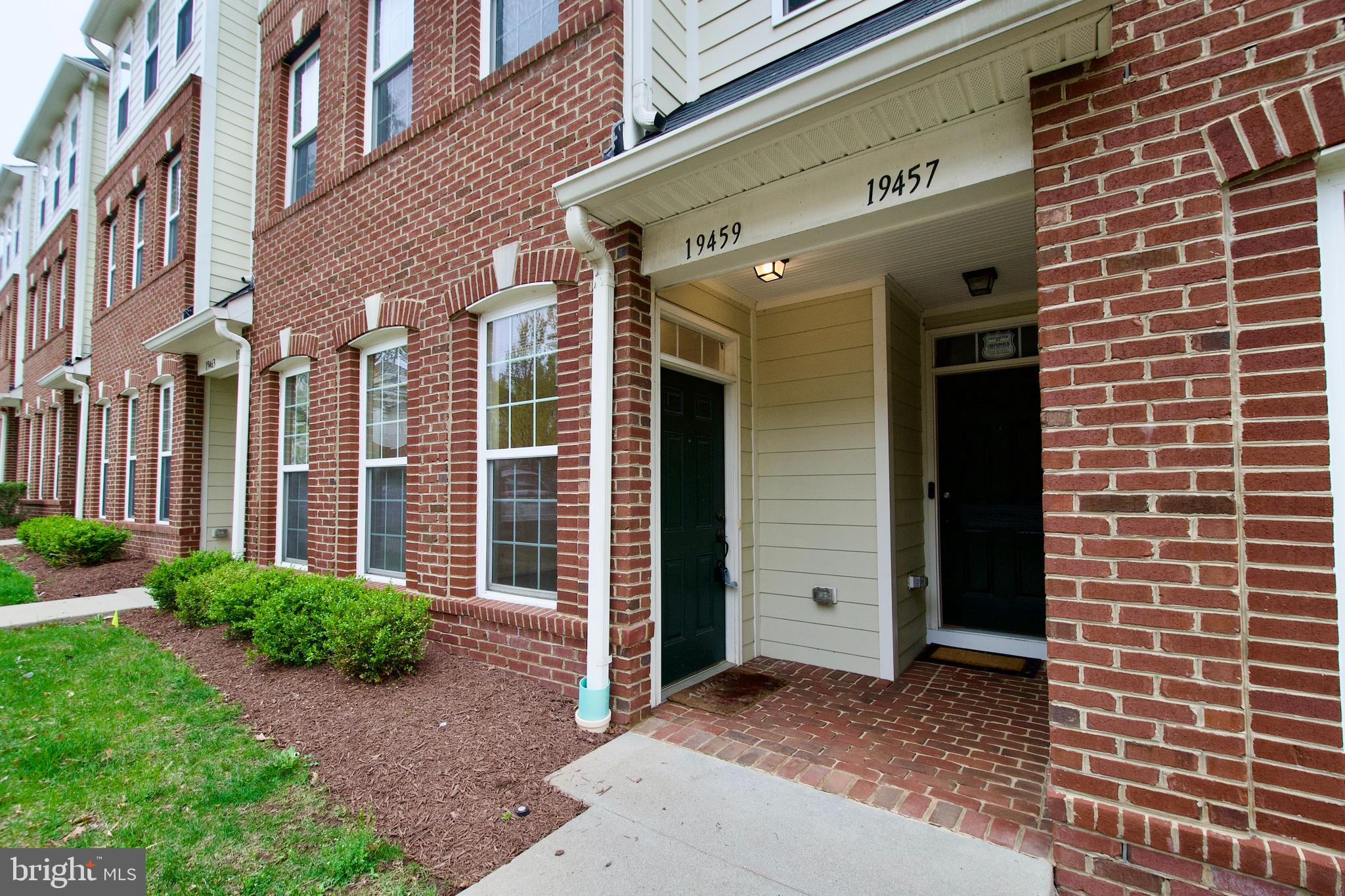 LINDEN ROW CONDOMINIUM - Residential Lease