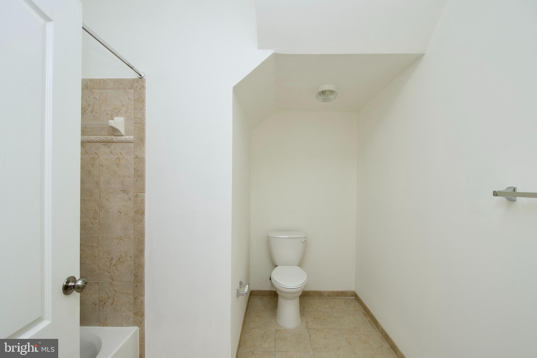 LINDEN ROW CONDOMINIUM - Residential Lease