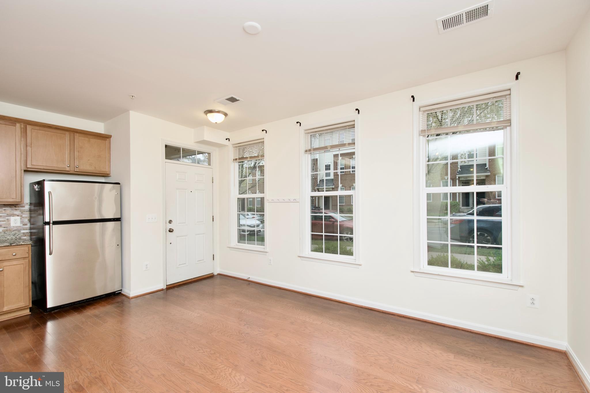 LINDEN ROW CONDOMINIUM - Residential Lease