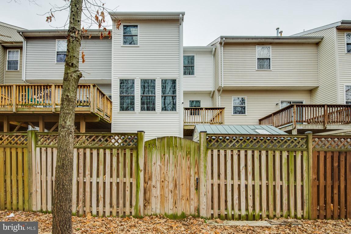 CARRIAGE PINES/LAKE VILL - Residential