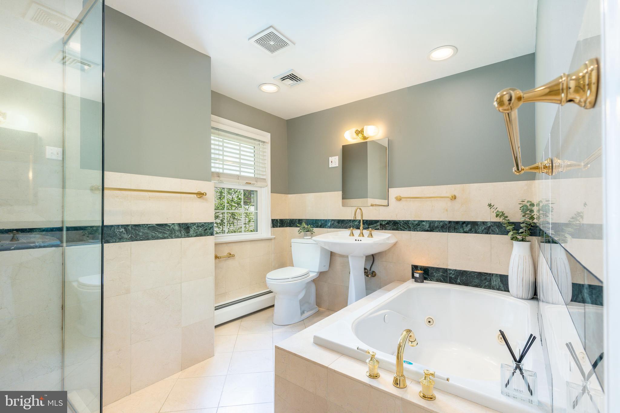 WYNNEWOOD - Residential