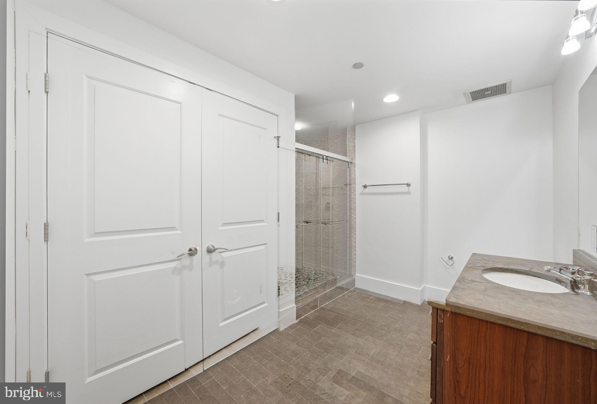 ARLINGTON - Residential