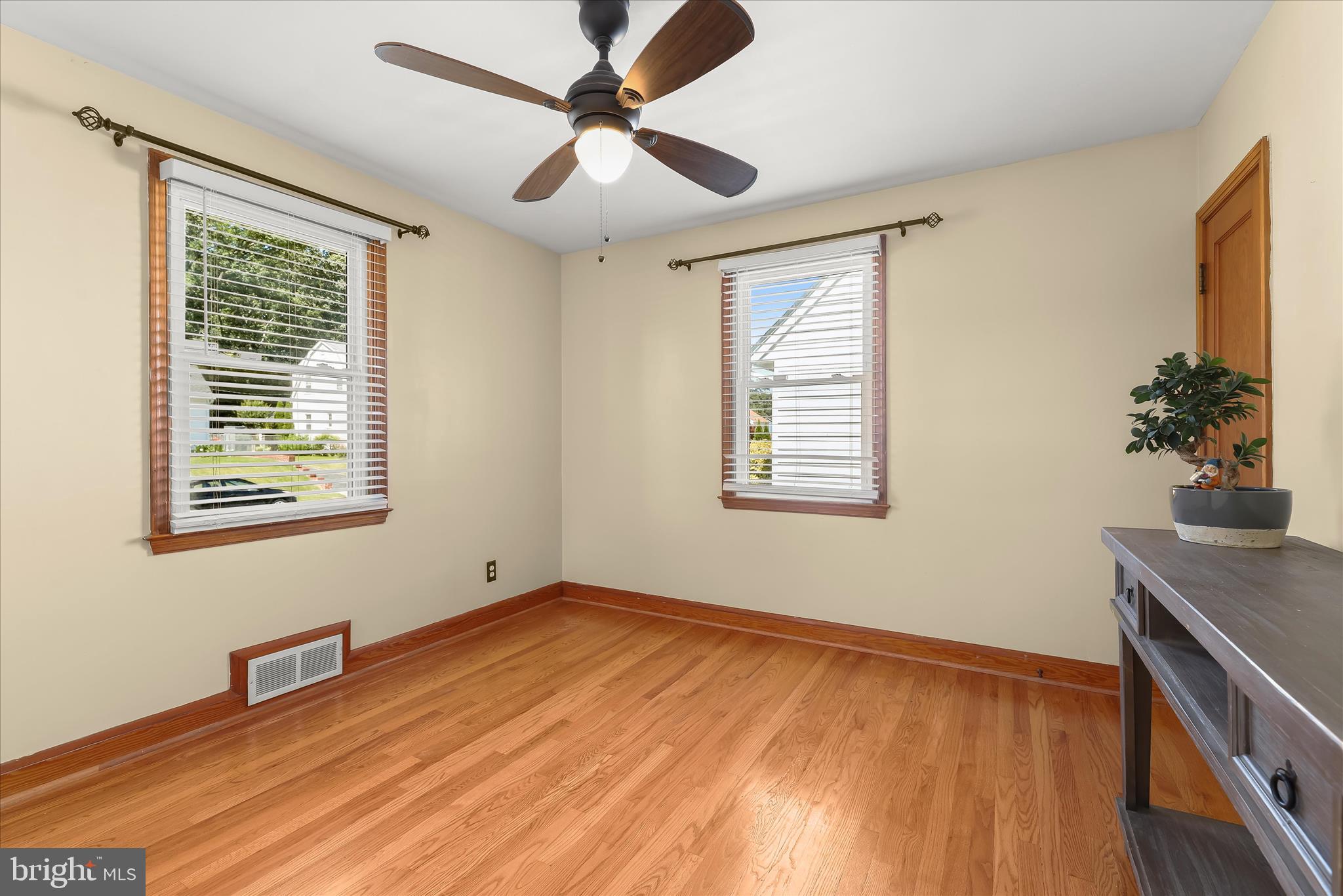 OAKLAND TERRACE - Residential
