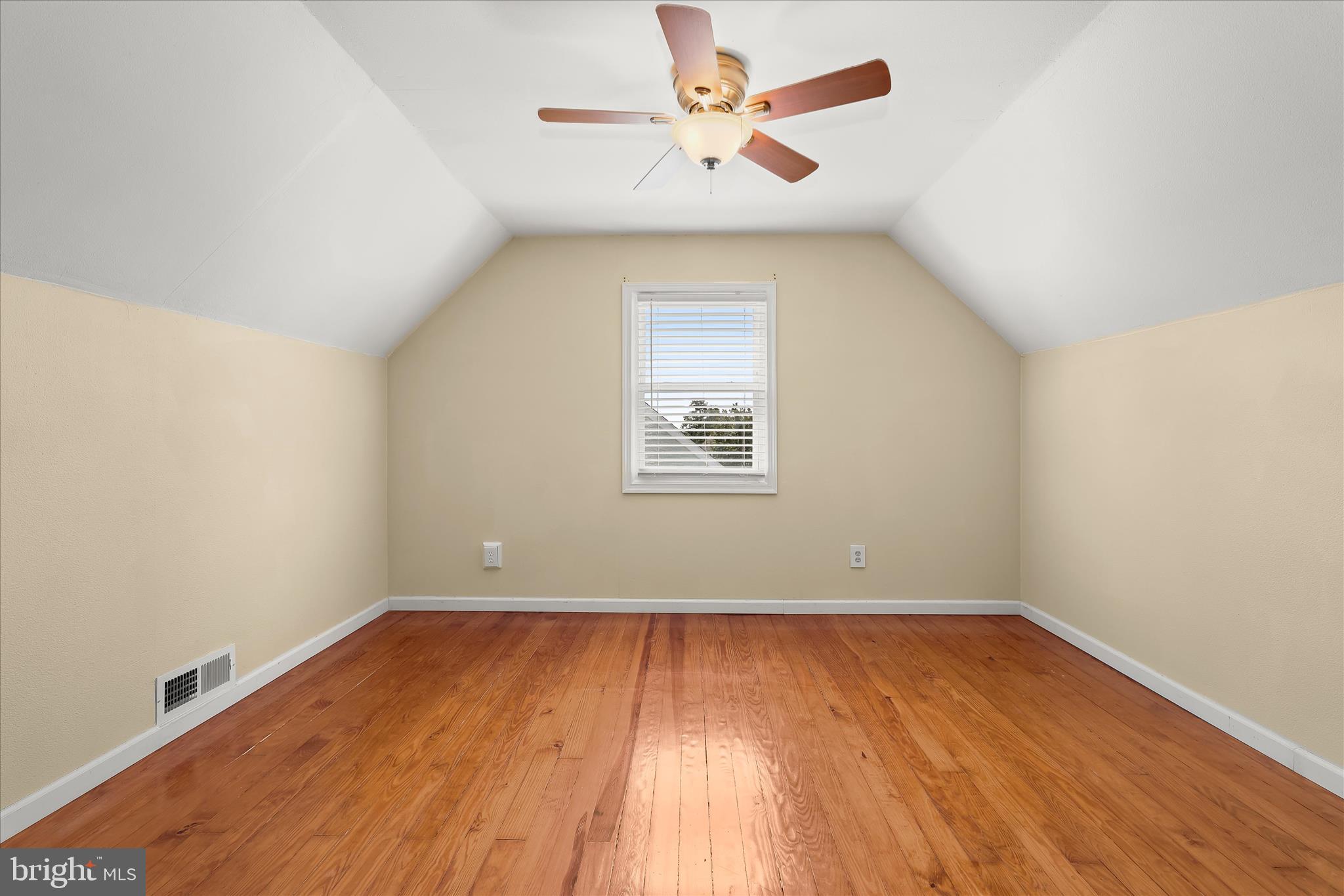 OAKLAND TERRACE - Residential