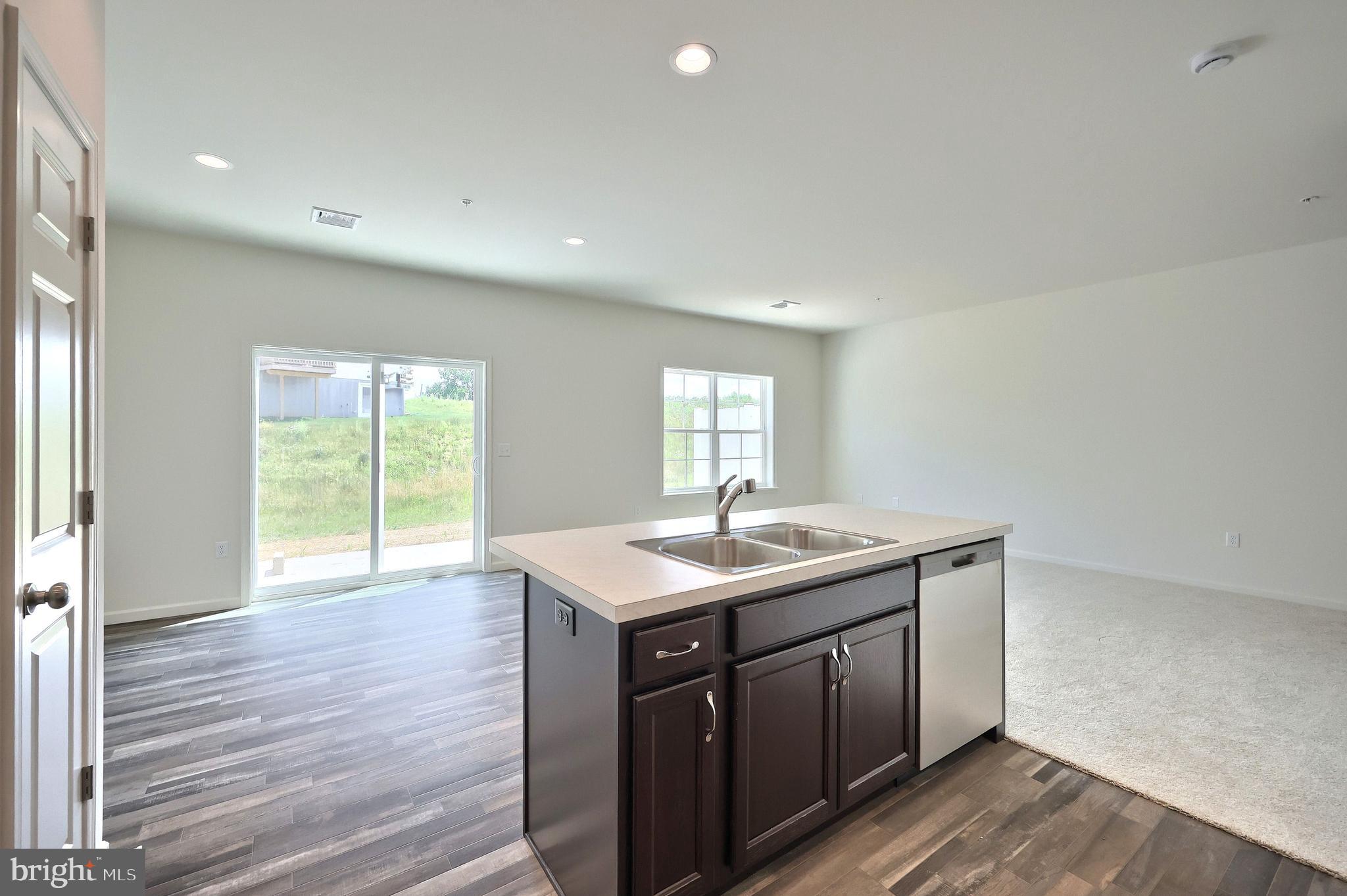 THE TOWNES AT BRIAR CREEK - Residential