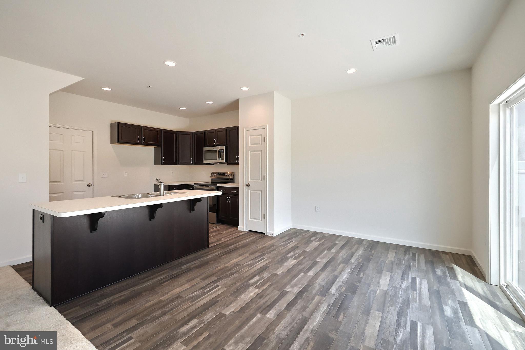 THE TOWNES AT BRIAR CREEK - Residential