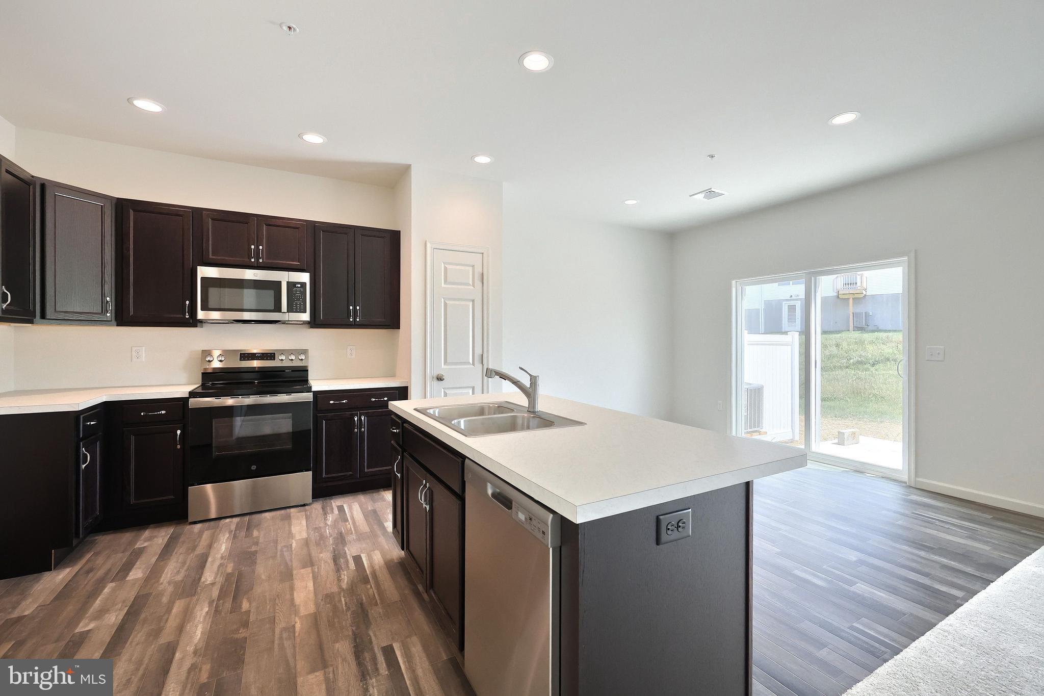 THE TOWNES AT BRIAR CREEK - Residential