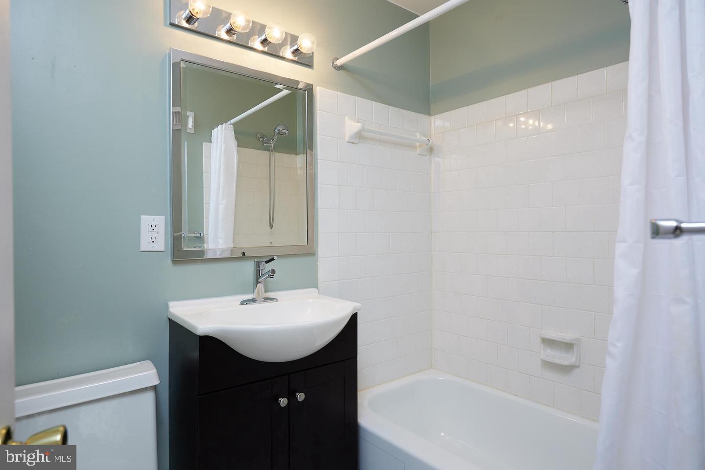 MOUNT VERNON SQUARE - Residential Lease