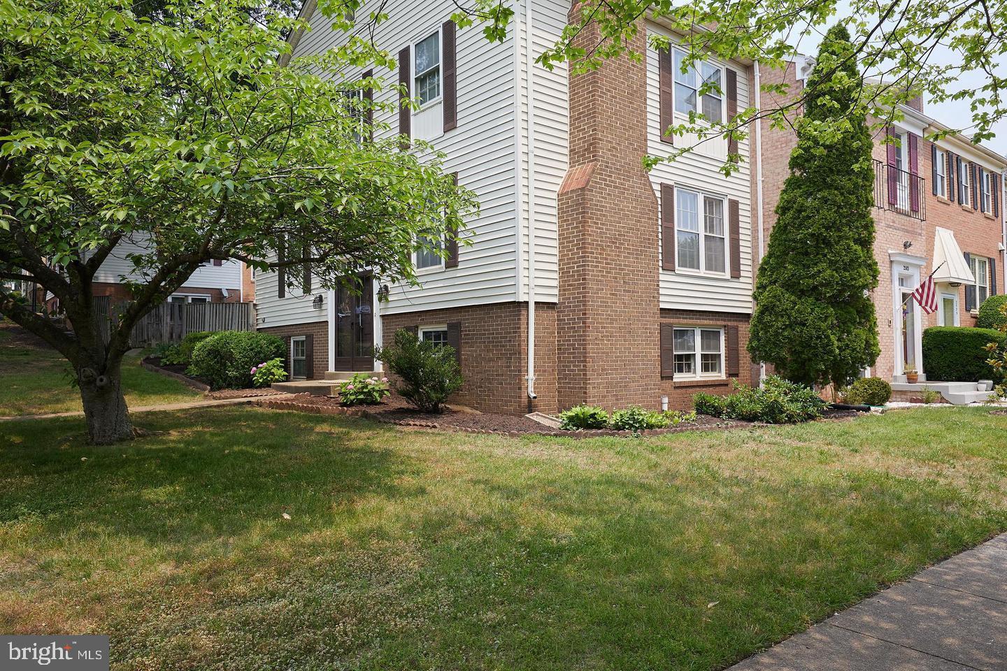 MOUNT VERNON SQUARE - Residential Lease