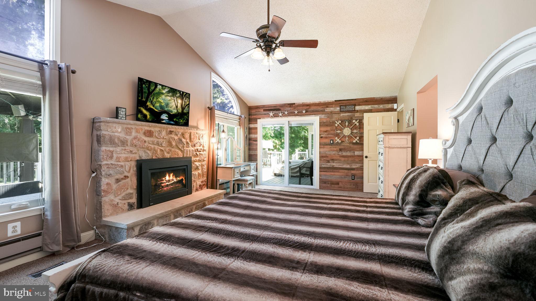 COUNTRY HUNT - Residential