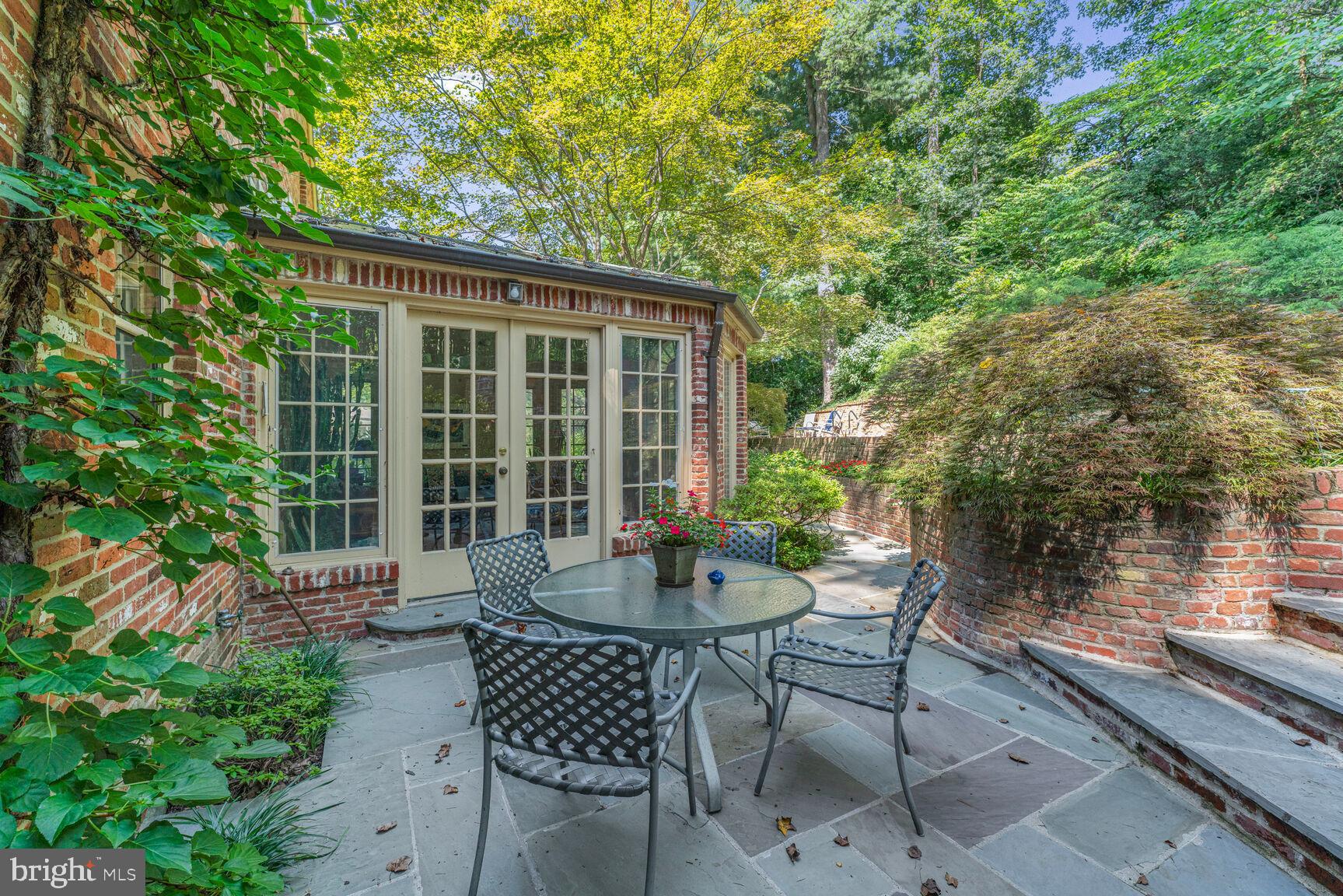 BANNOCKBURN ESTATES - Residential