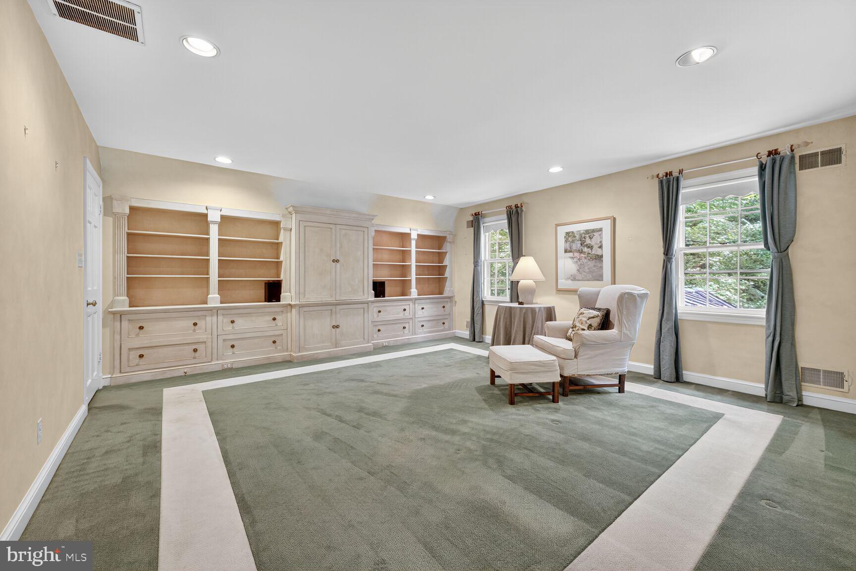 BANNOCKBURN ESTATES - Residential