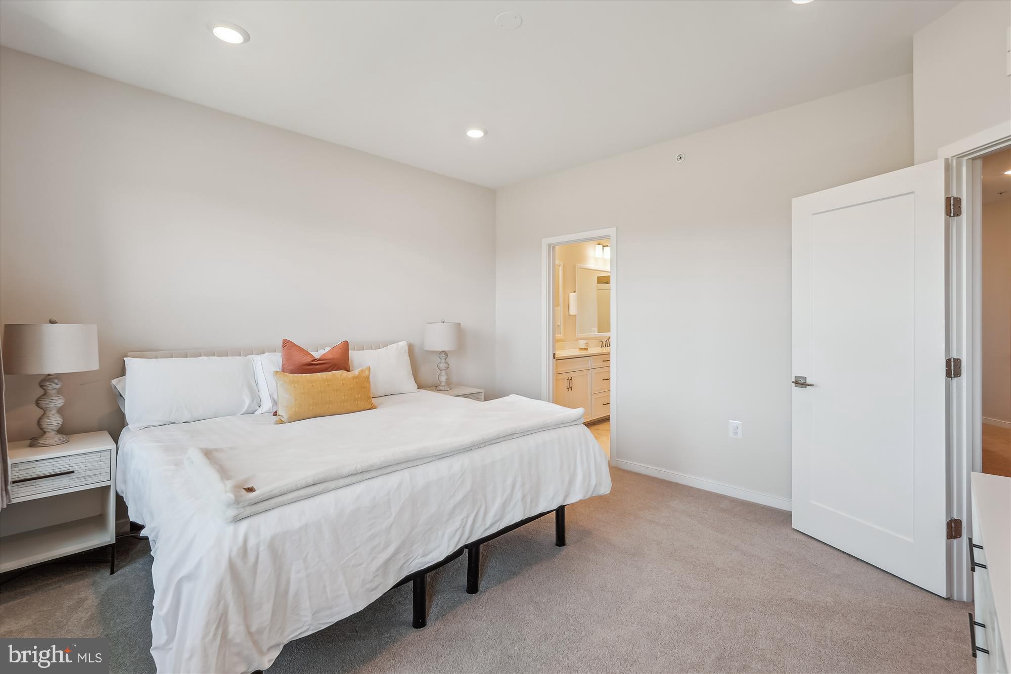 DOWNTOWN BRAMBLETON - Residential Lease