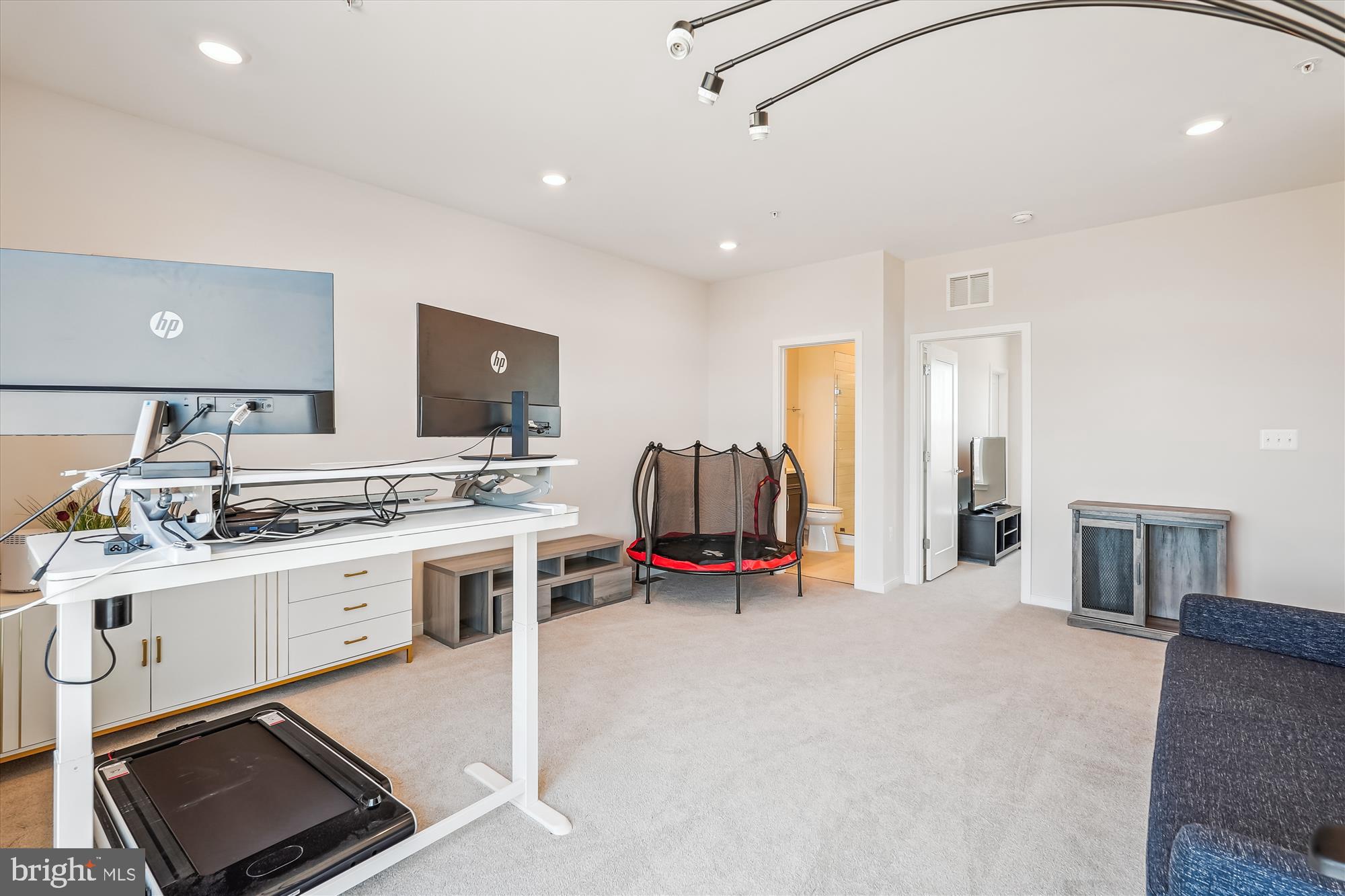 DOWNTOWN BRAMBLETON - Residential Lease