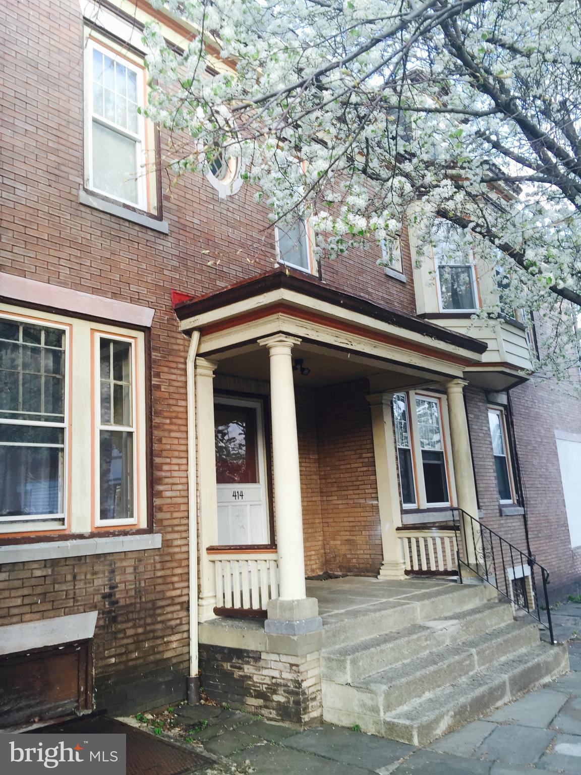 Spacious one bedroom available 5/1! Beautiful hardwood flooring throughout, kitchen includes granite countertops and DISHWASHER, lots of closet space. Small private deck that leads to the spacious backyard. Central air! Laundry on site. Pets allowed on a case by case basis. Tenants pay for gas, electric, and water. First, last and 1 month security due at lease signing!