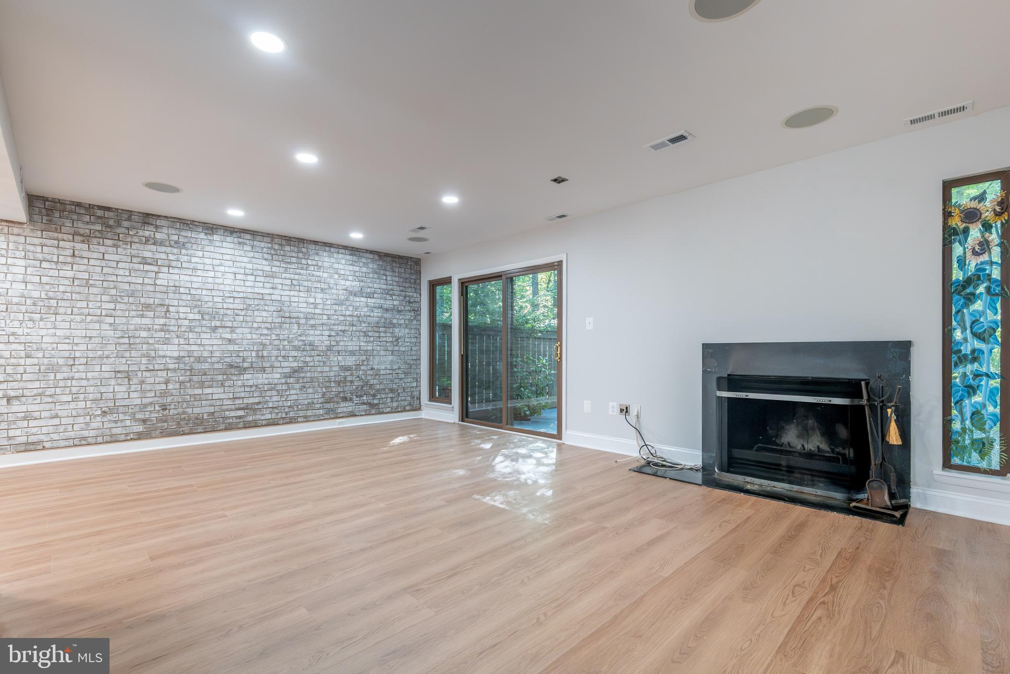 RESTON - Residential