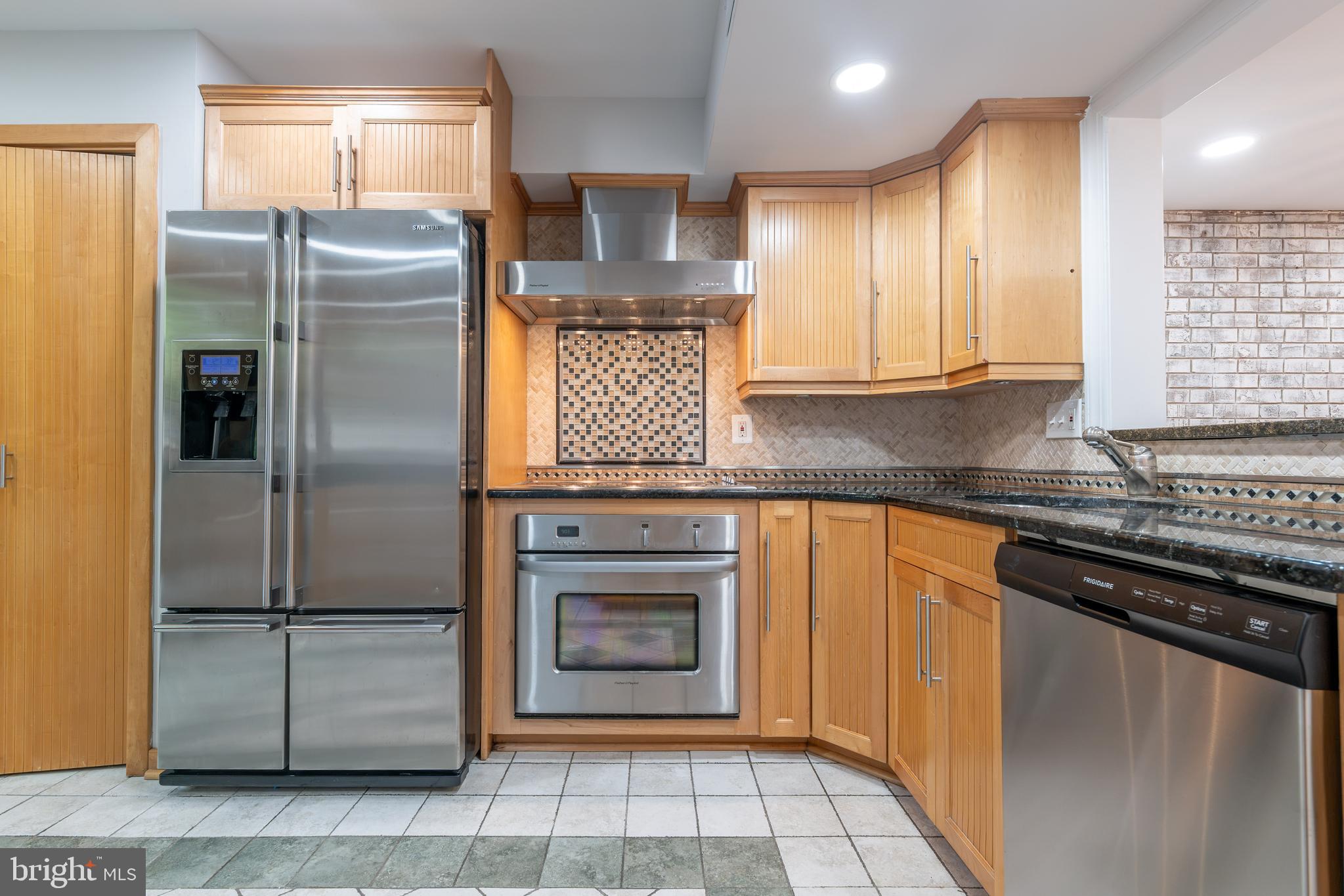 RESTON - Residential